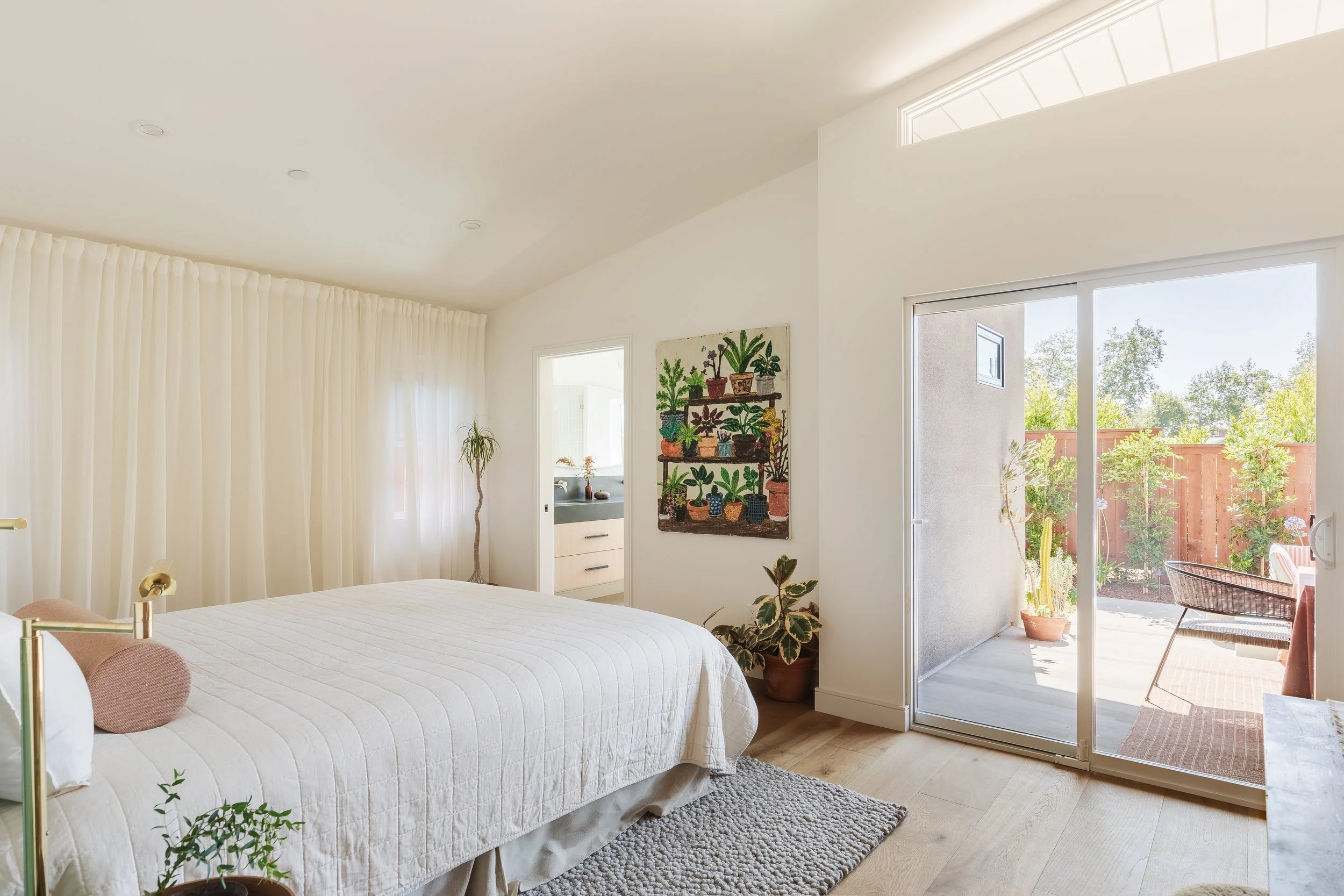 2542 Santa Rosa
Photo Sterling Reed