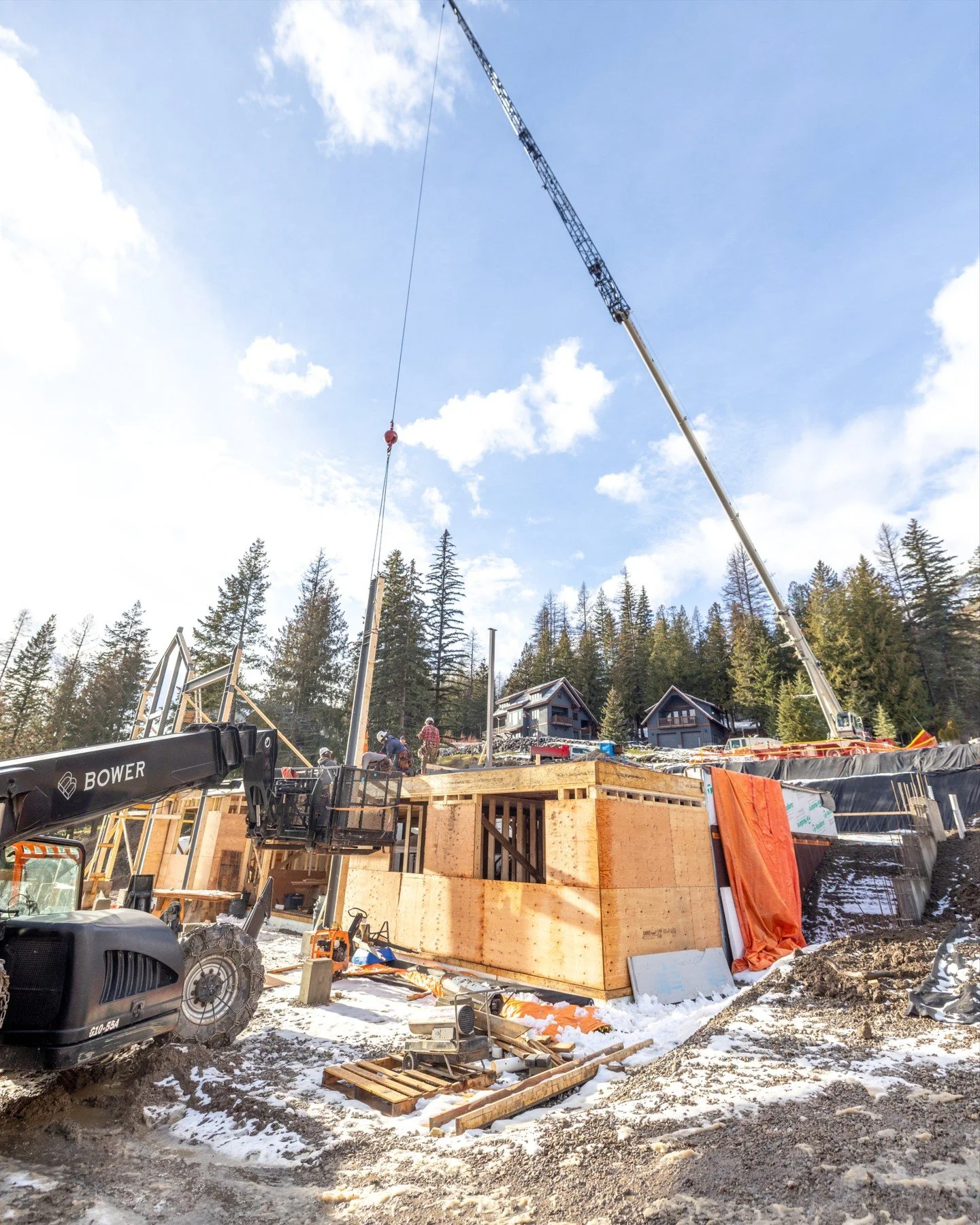 We love documenting key stages of our builds. Such an incredible process! 

@pjb_crane_service
@juniperengineers 
Steel: Fab Rite 

#bowerbuilders #behindthescenes