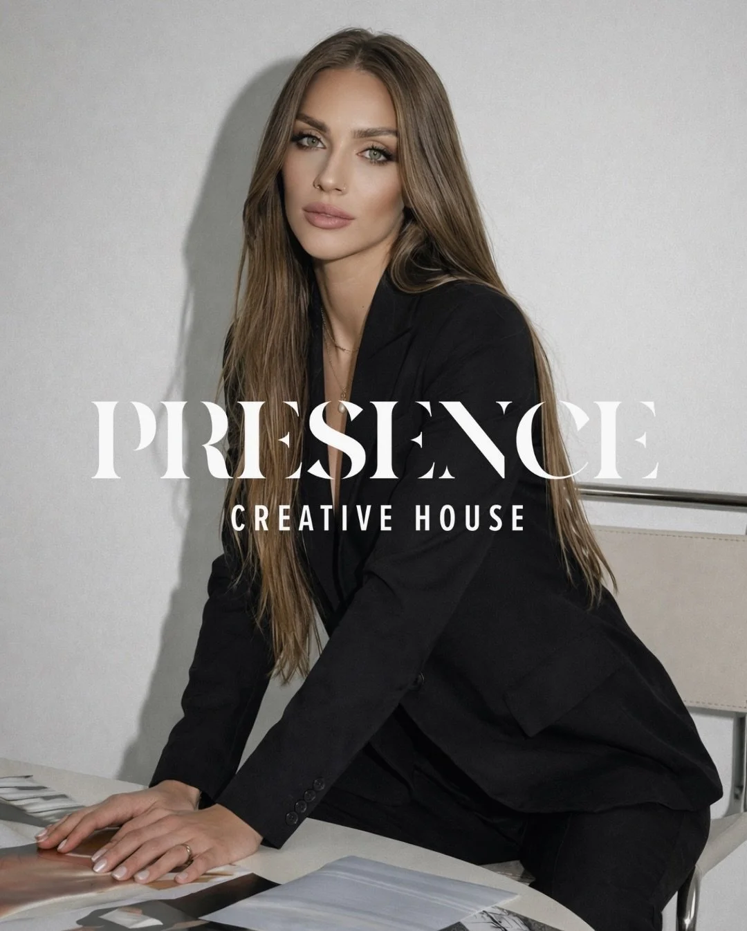 You don&rsquo;t scroll this. 
You step into it.

PRESENCE es una casa creativa para marcas y mujeres que entienden que la presencia no se improvisa. 

Bienvenida a la casa.
Si est&aacute;s lista para construir una marca con intenci&oacute;n, claridad
