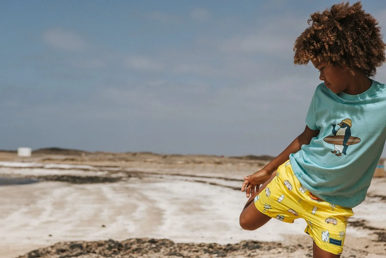 Moments for @hollyandbeau who make fun swimwear that changes colour with water and much more but for this occasion I shot the shorts and t shirts and the kids loved them! I will post a short video soon 💫