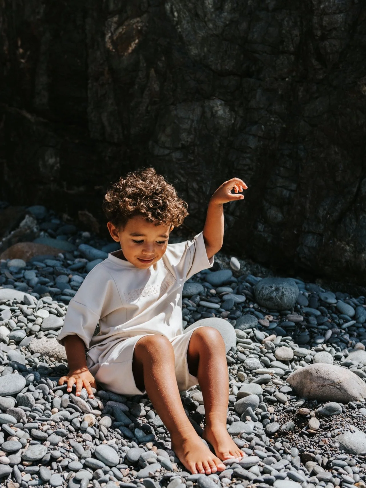 Too cute, these boys are 🫶
Shooting for:
@mitchandson with their quality boys SS26 collection 
What a beautiful location we chose 🌊
I&rsquo;ve been a little quiet lately but I will be posting more again.
We had a unusual rainy winter this year here