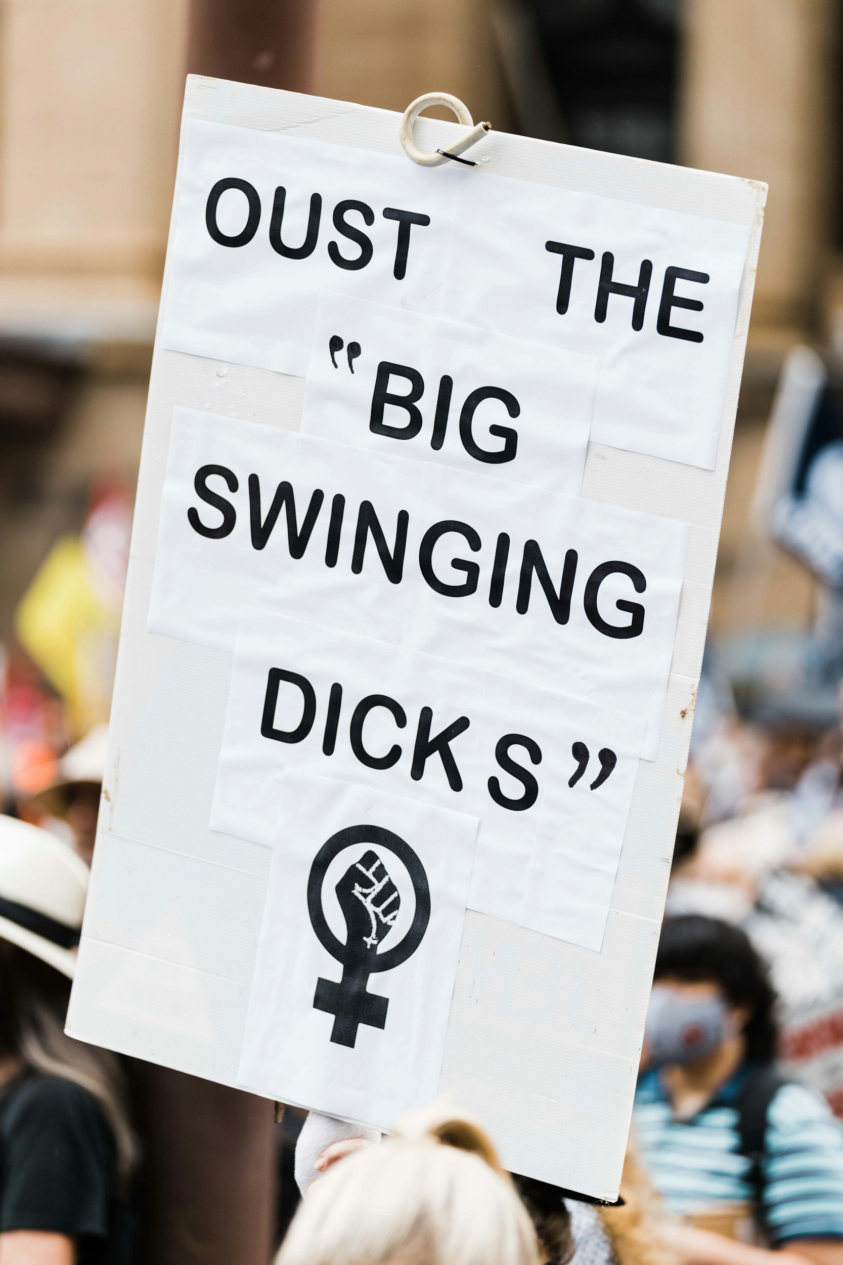 Global online hate: sexism over critical thinking
