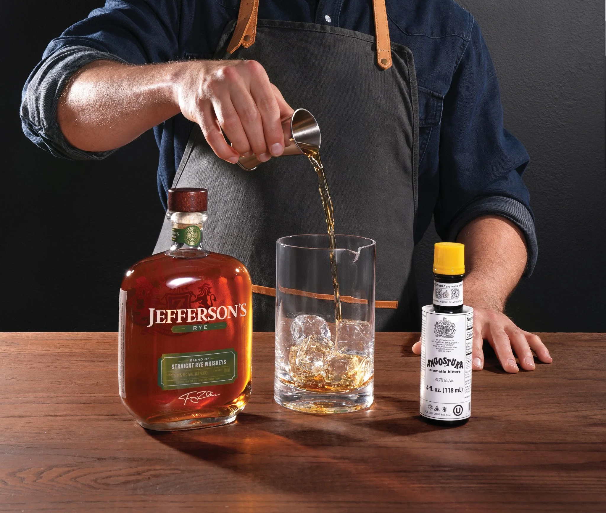 02_Tennyson_Thomas_Jeffersons_Angostura_Rye_Manhattan_1.jpg