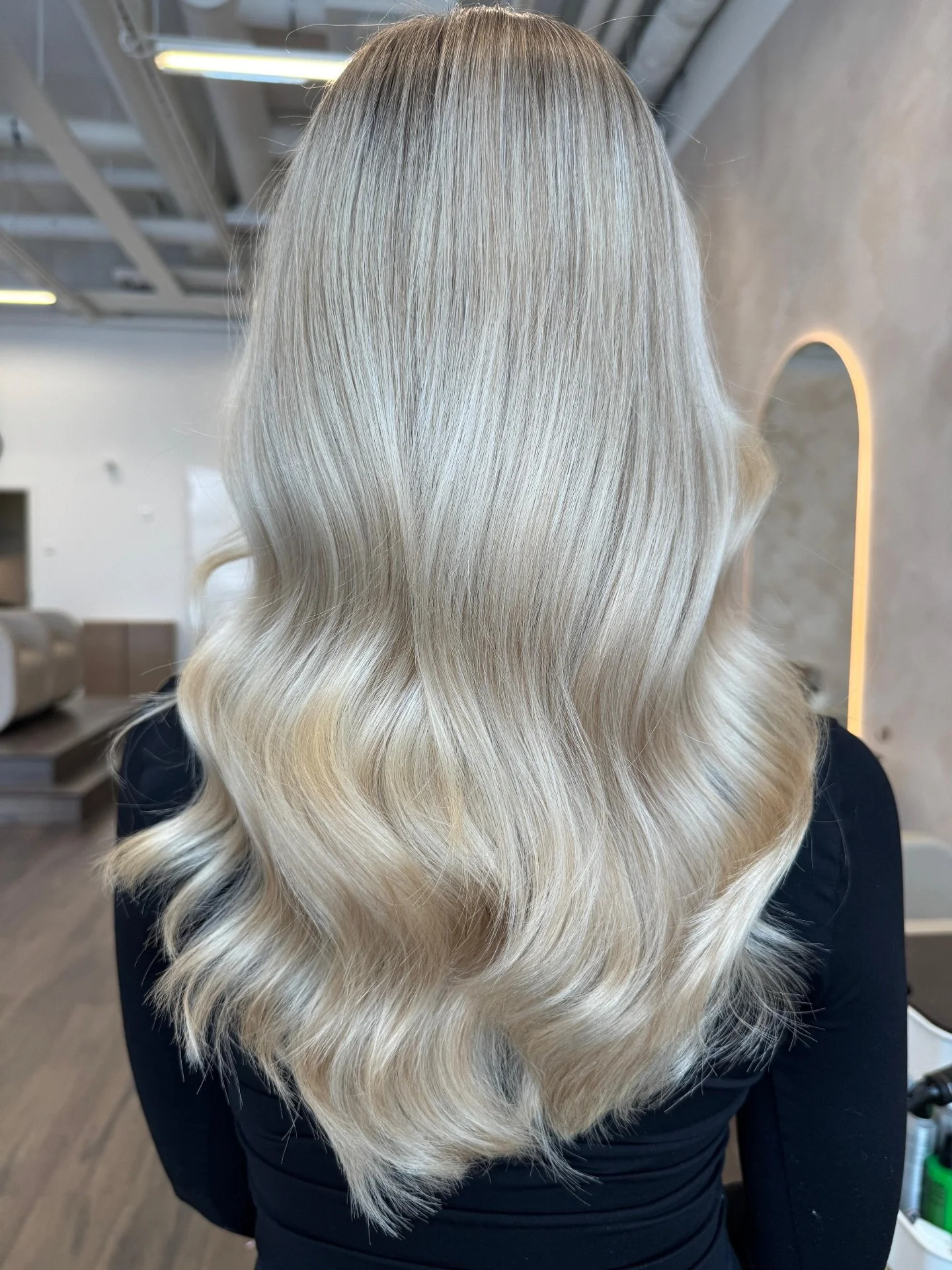 Kivaa alkanutta viikkoa ❤️ 

Hiukset @beautyluvienoora 

#vaaleathiukset #kampaamoh&auml;meenlinna #raidoitetuthiukset #beautyluvie #hameenlinna