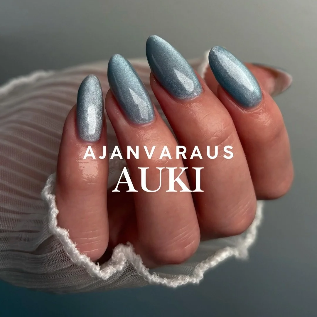 Kes&auml;n ajat kynsipalveluihin on avattu ! 💅

Ajan voit varata Timmasta johon linkki l&ouml;ytyy biosta. 
@beautyluviepeppi voi laittaa viesti&auml;, h&auml;n auttaa mielell&auml;&auml;n sopivan ajan tai palvelun l&ouml;yt&auml;misess&auml;. 

Var