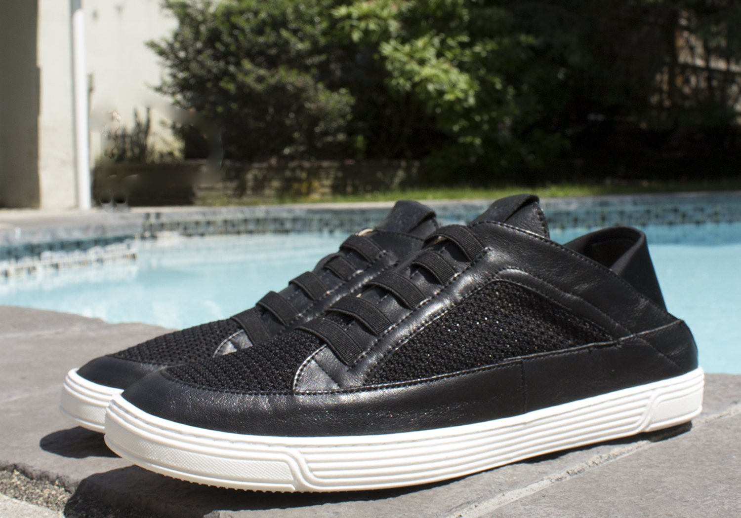 Black-mesh-low-front-right3.jpg