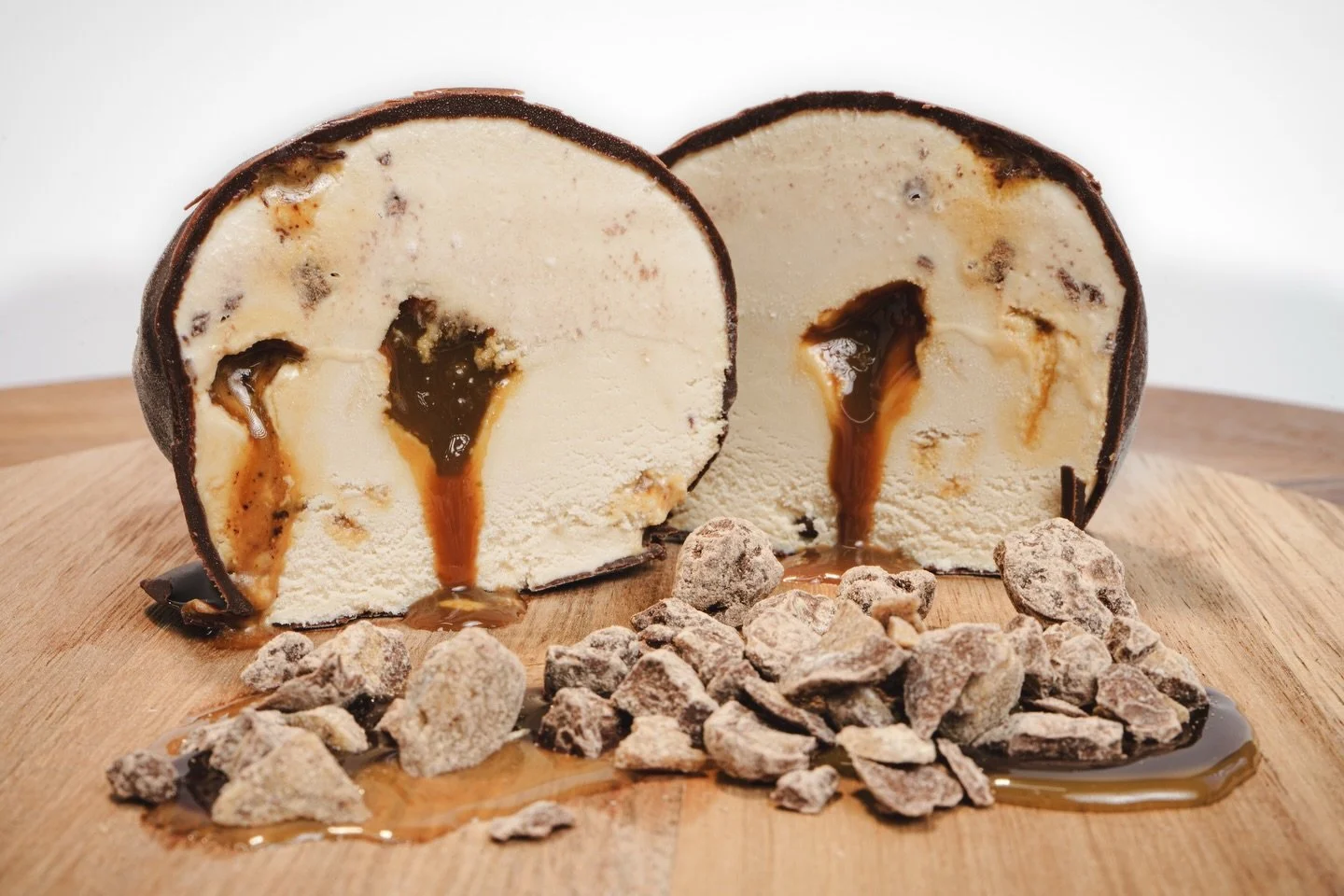 Cappuccino Tartufo 🤎☕️🍫 
Did you know are Tartufo&rsquo;s are sold in 7 different flavors? Traditional, pistachio, peanut butter, pumpkin, hazelnut, cappuccino and white chocolate mango/coconut. There&rsquo;s a Tartufo for everyone. #TreatYourselfT