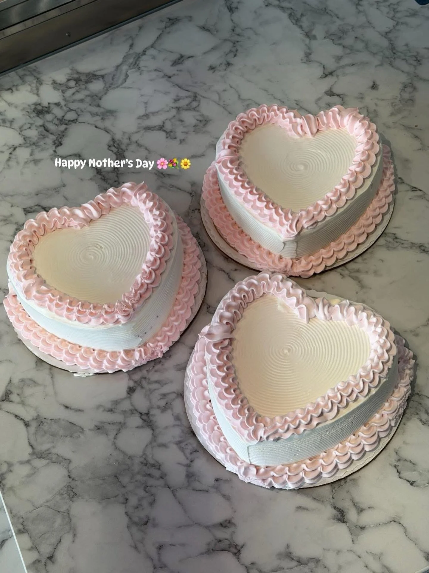 Heart Cakes for Mom this Mother&rsquo;s Day💕! Made with vanilla, chocolate and strawberry ice cream with a layer of chocolate syrup and chocolate crunchies. The sweetest way to celebrate Mom! #thursdaythoughts #mothersday #heartcakes #Nastosicecream