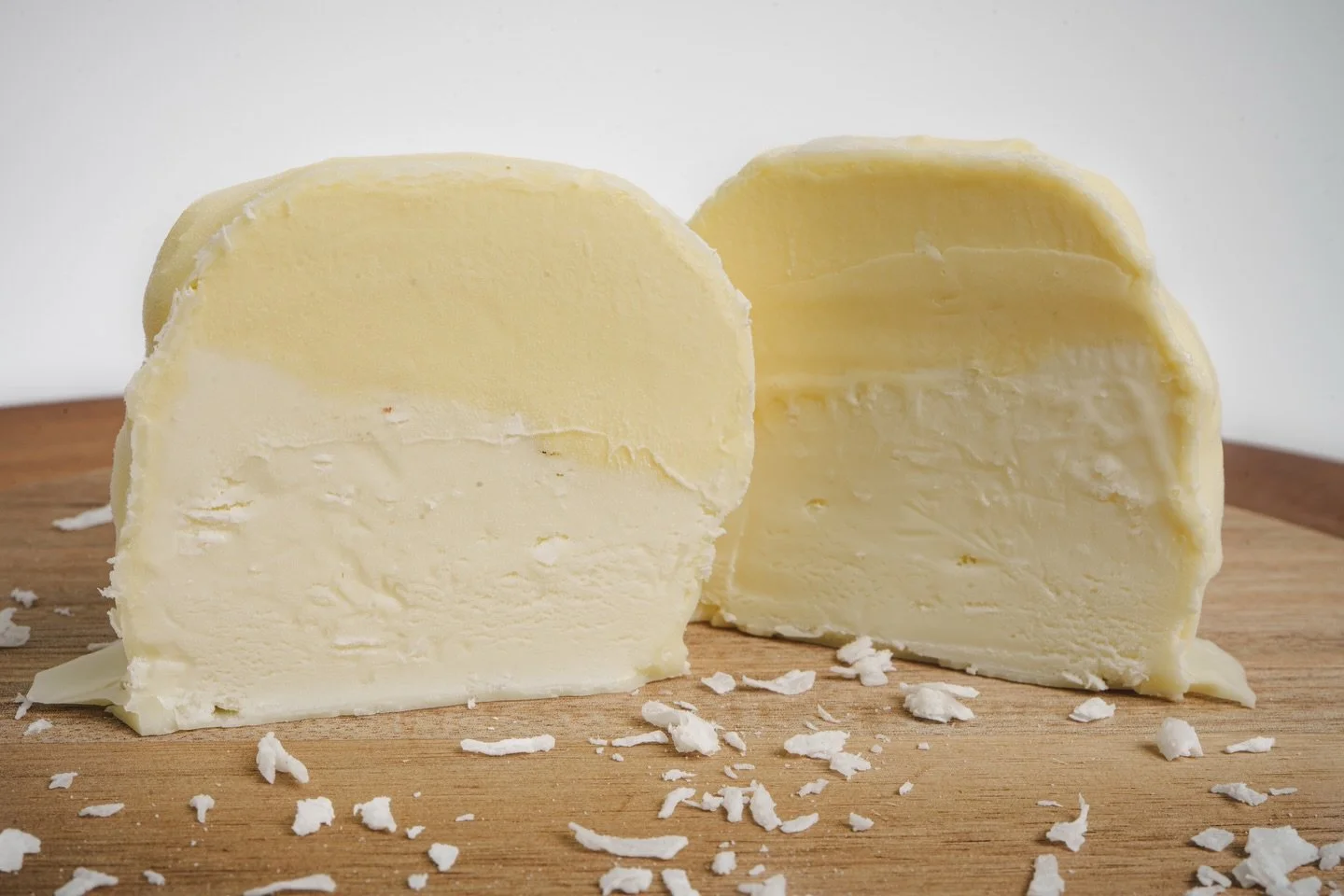 The perfect pair!! 🥭🥥 
Our White Chocolate Mango/Coconut Tartufo!! Sold in a 4-pack. #tuesdaymotivation #tartufos #fruitlovers #Nastosicecream #nastoswoodbridge