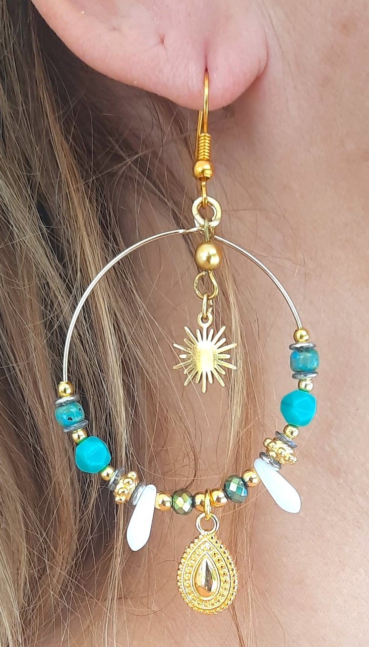 boucles d'oreilles avec pierre turquoise .jpeg