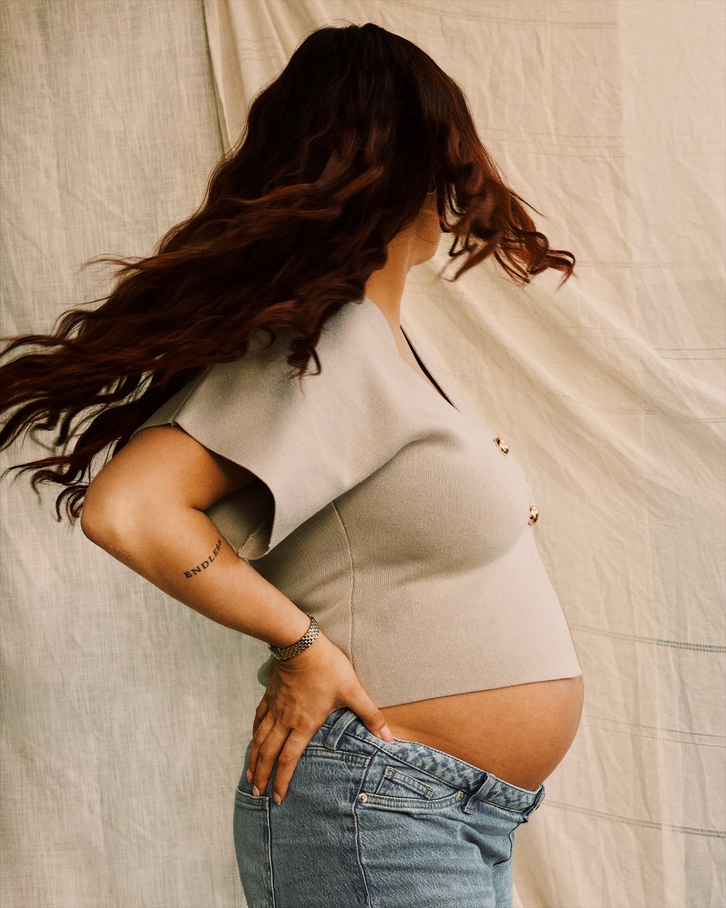 🌻✨🌸NEW NENE ON THA BLOCK🌸💅✨ 

Our first (Rahantoknam) 5th generation is on the way. So proud of you @ameliarahantoknamm 🌺. All your aunts, uncles, tete&rsquo;s, nene&rsquo;s and oyangs can&rsquo;t wait to meet you.

.
.
#pregnancy #ohana  #mayam