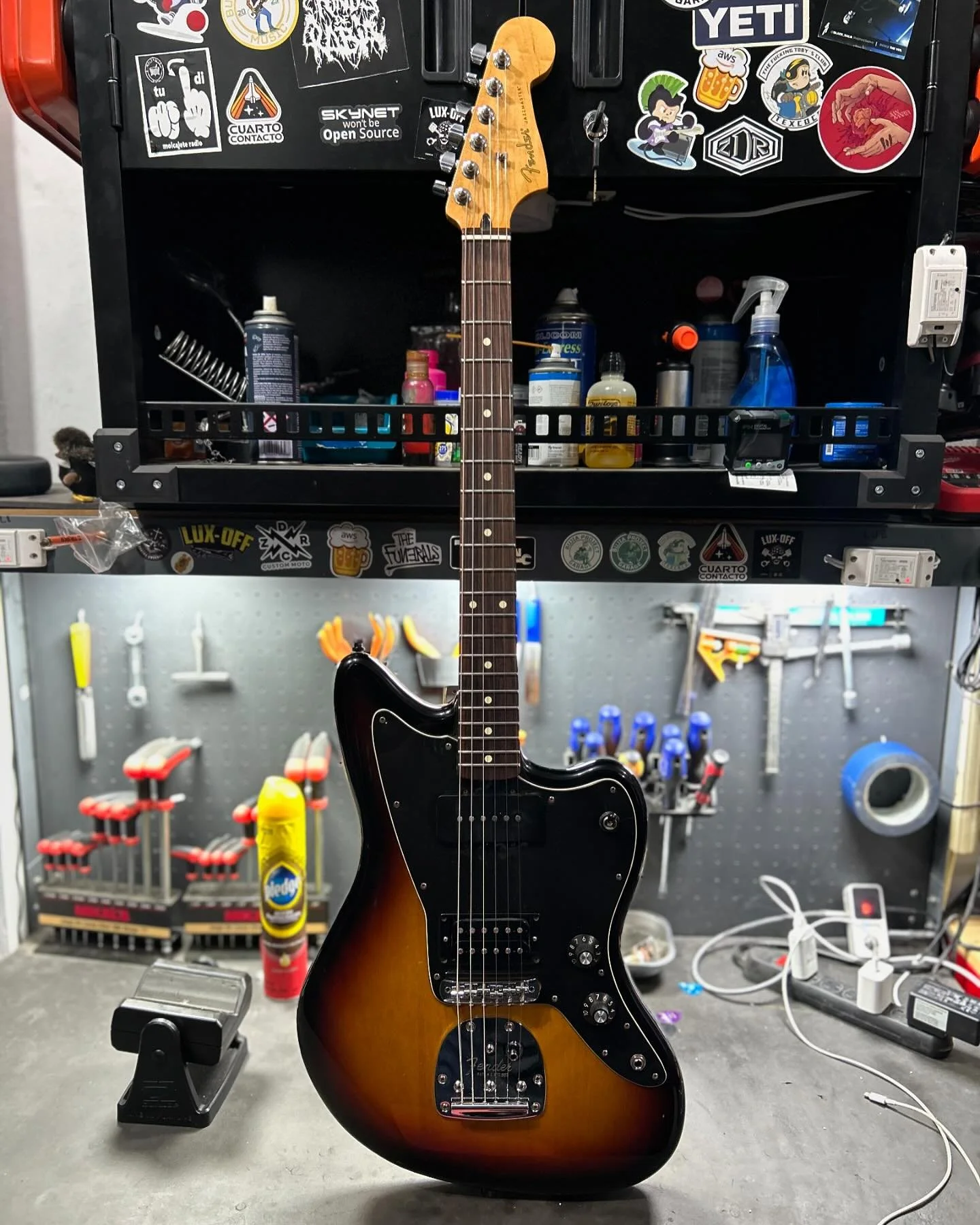 La jazz master de nuestro compa @migu.el.rojo de vaaarias bandas chingonas del rumbo como @vegapwband y @thefuneralsmx.