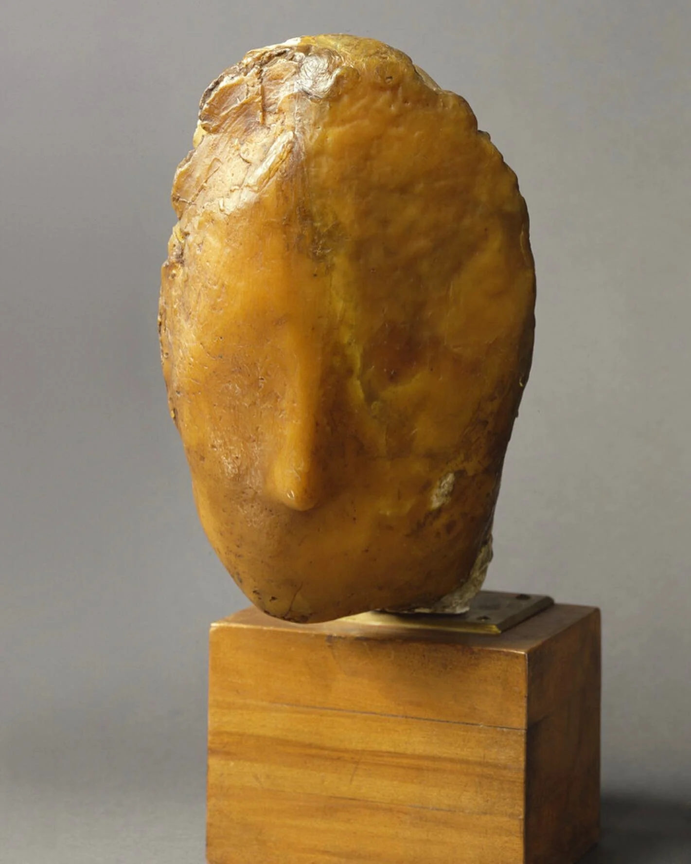 Rosso&rsquo;s &lsquo;Madame X&rsquo; (made of wax) reminiscent of Manet and Degas&rsquo; veiled women, and making me deep dive into the smothering of the face/ use of this accessory in late nineteenth century art.

Medardo Rosso, Madame X (1896)
Edua