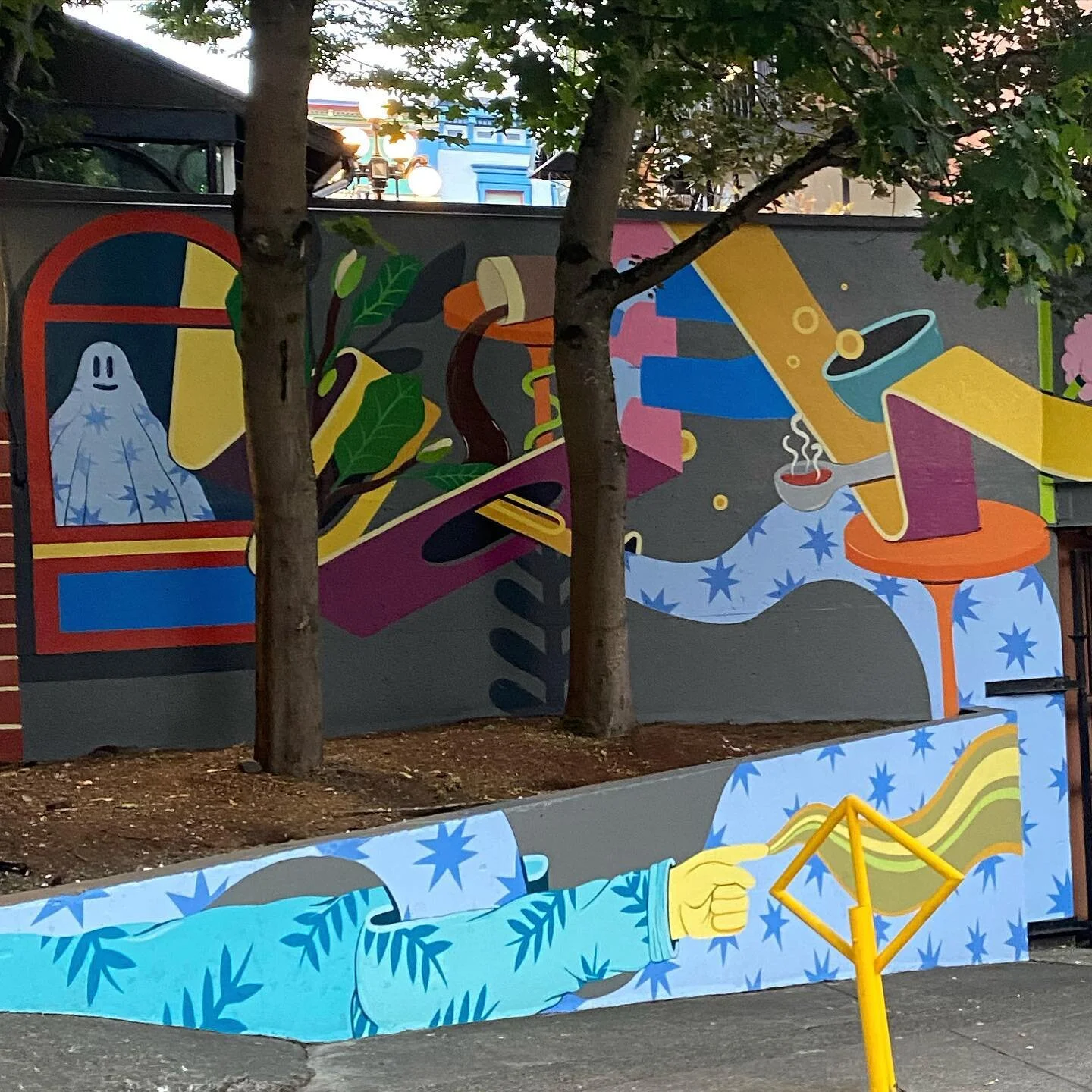 🫱❤️🫲 giant new mural by mural 👑 @caitlinmcdonagh !