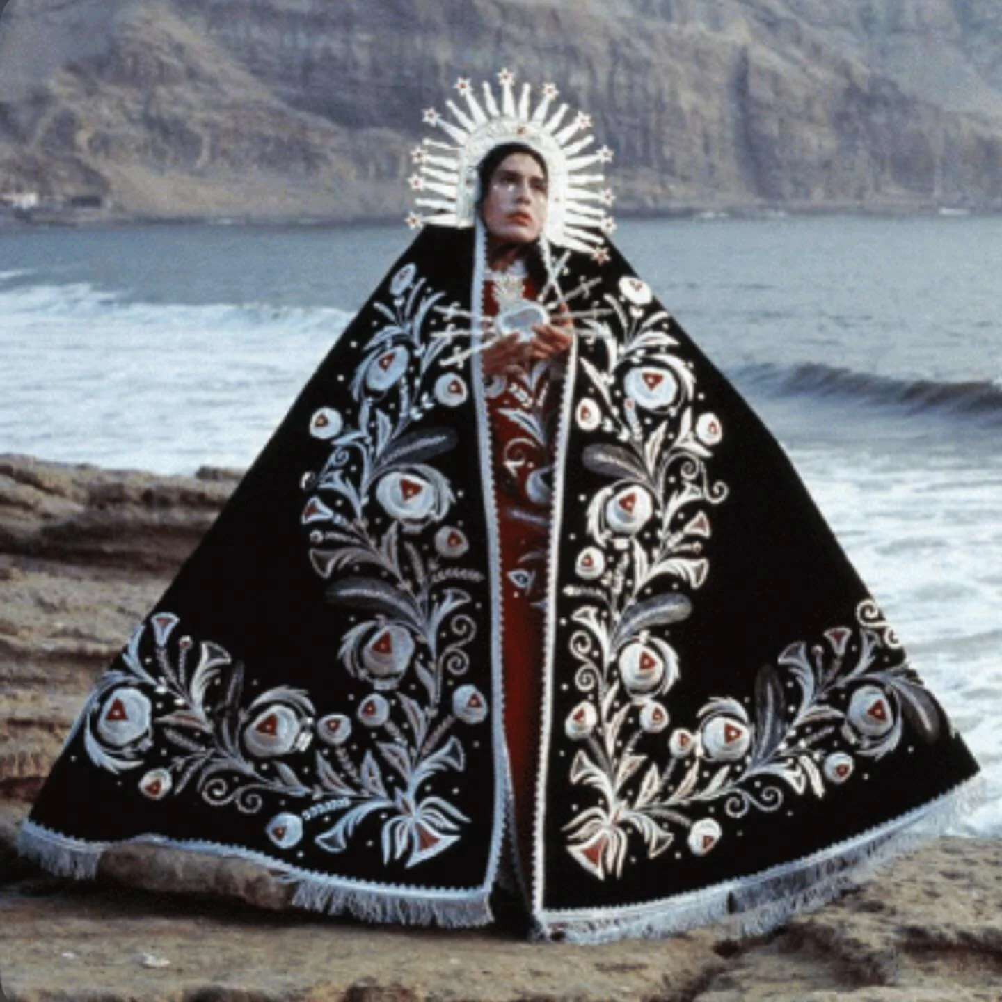 Guiseppe Campuzano, 'Cortapelo, Arequipa' (2006)
-part of the durational, nomadic project: Museo Travesti del Peru where Campuzano's fictional character reexamines the History of Peru. Just learned about this work and there's so much more to learn an