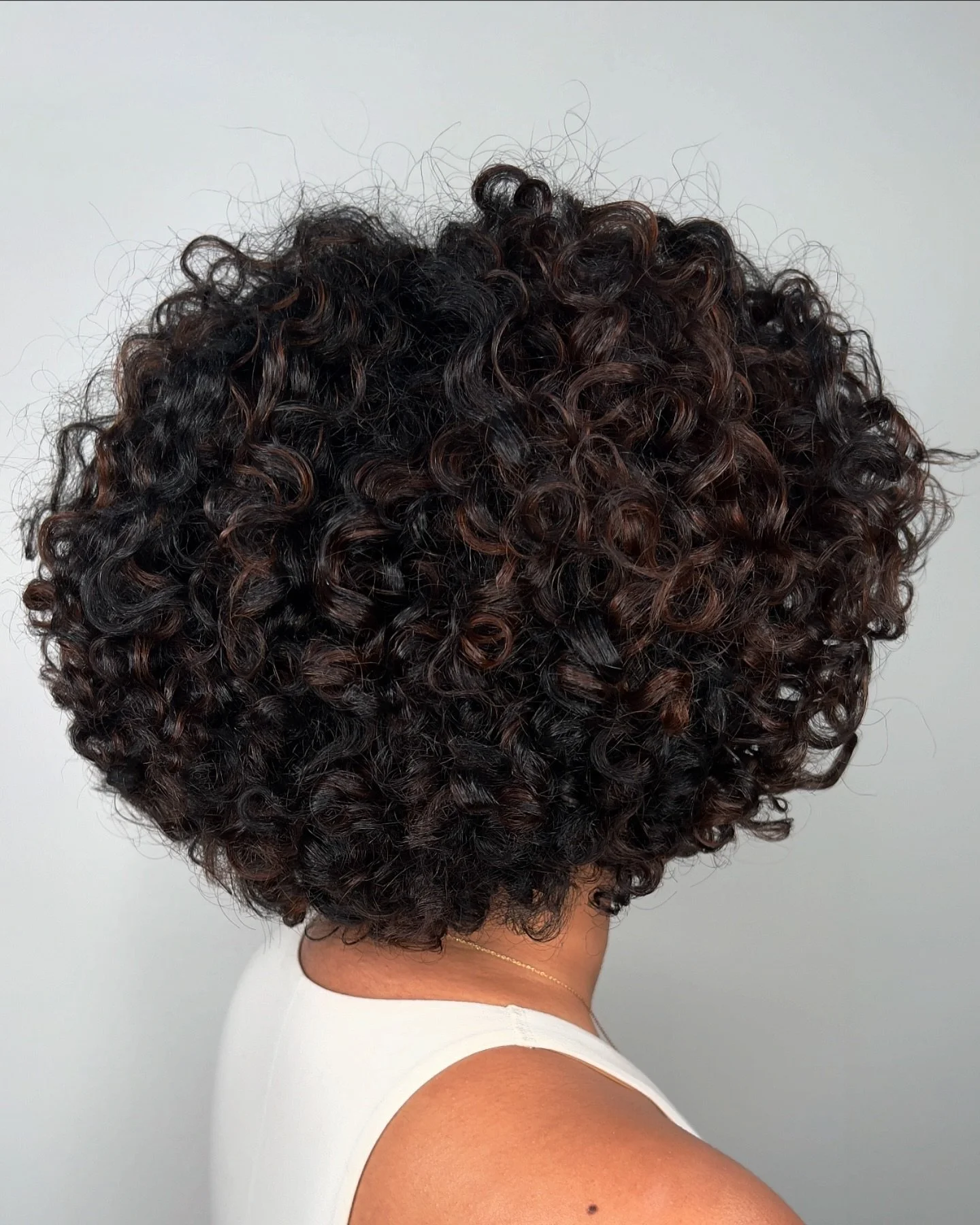 Falling into soft hues this season 🍂✨ This subtle transformation brings out warmth without overpowering&mdash;perfect for embracing the cozy vibes of fall. Sometimes a gentle shift is all it takes to feel renewed. Ready for your own seasonal refresh
