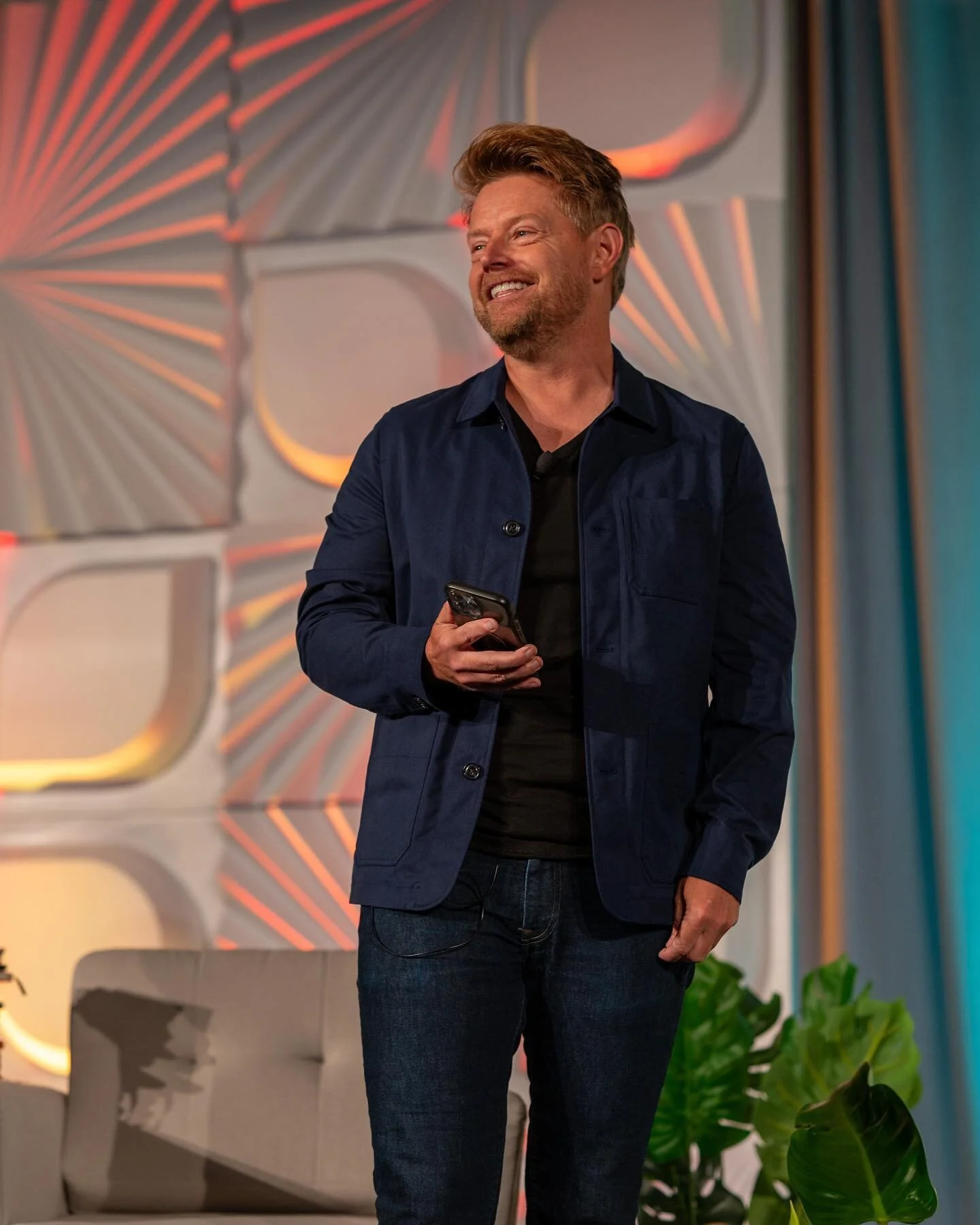 Chef Richard Blais, known for his innovative culinary approach and boundary-pushing creations, took the stage this morning to share his experiences thinking outside the box, experimenting with flavors and exploring frontiers in the culinary world thr
