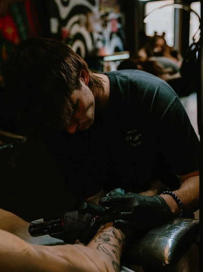 We always dedicate our focus on bringing you the highest quality experience when you come to Auralite for your tattoo. Go click the link in our bio and fill out our booking form now to get scheduled for your next session! We are excited to see you in