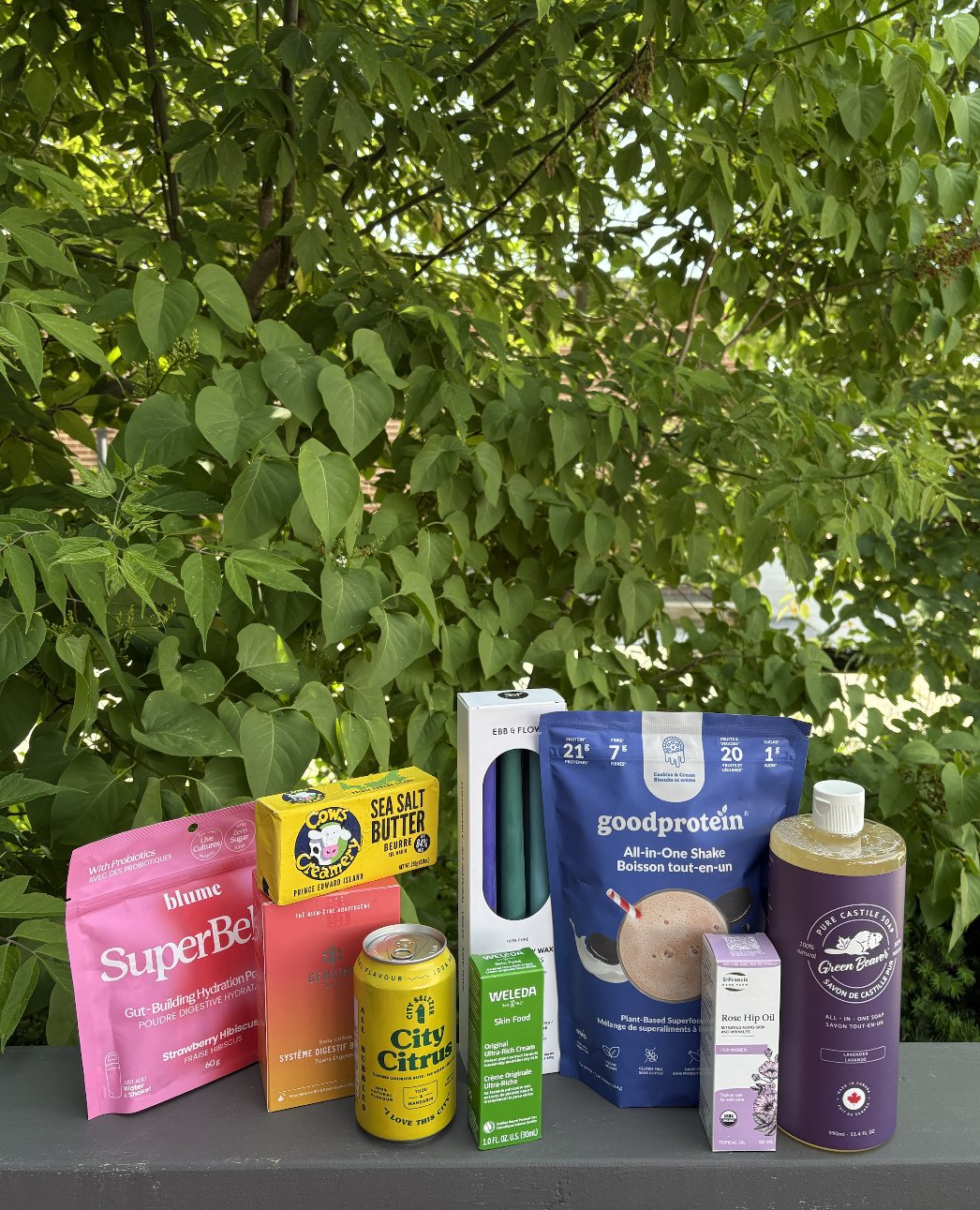 These are a few of our favourite things 🎶 let's chat about what we're loving and why ⤵️⁠
⁠
Superbelly by @itsblume the perfect hydration buddy! Each packet includes probiotics, electrolytes, and vitamins. PLUS they're made in Canada! ⁠
⁠
Cows Creame