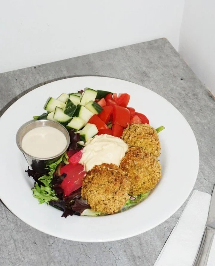 There are plenty of reasons to go for lunch with a friend or coworker all year long, but December makes it even sweeter when a simple lunch can double as a Christmas gift 🤭⁠
⁠
#relishmuskoka #muskokalife #lunchinmuskoka #lunchideas