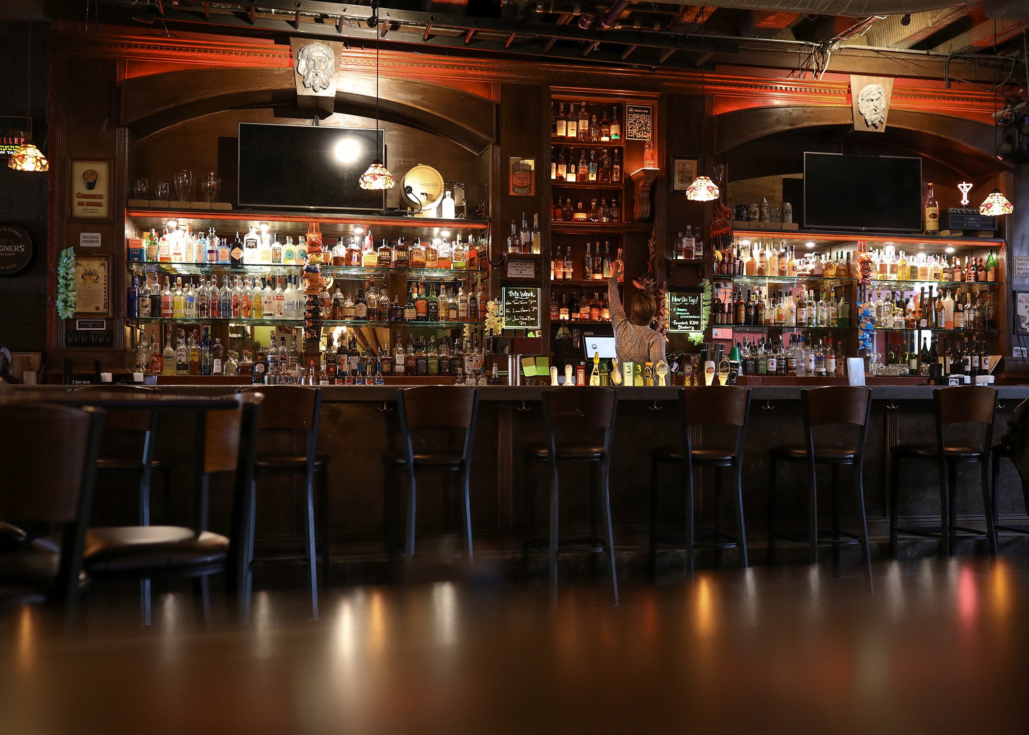 Malarkey's Pub | Live Music Outside + Open Mic Inside at 8pm