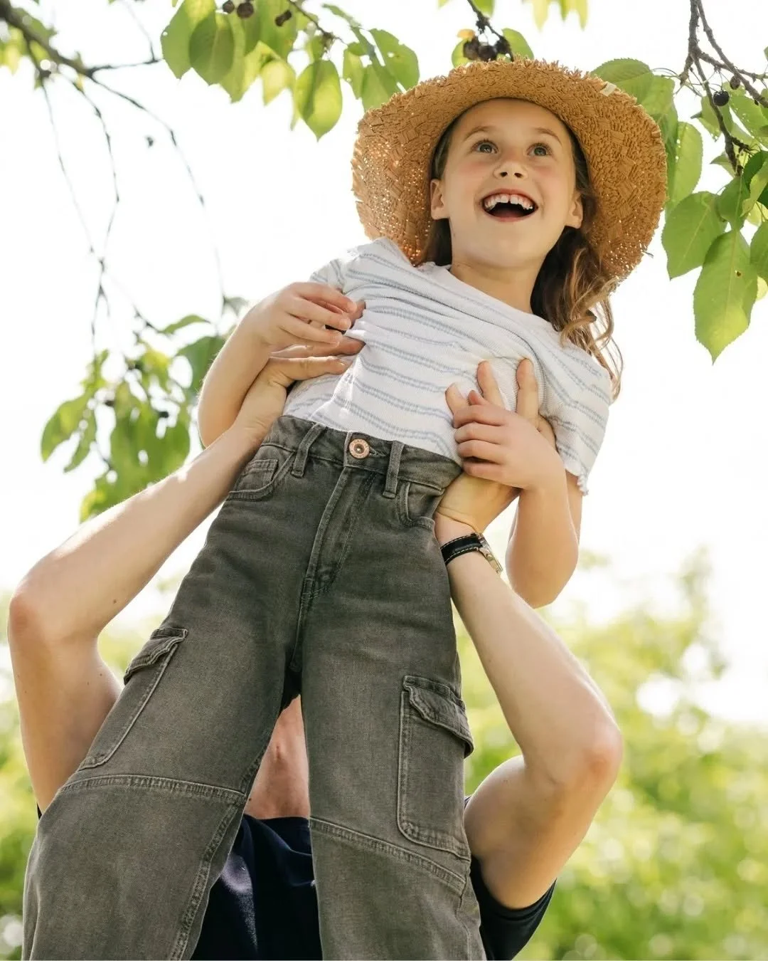 I had the pleasure of meeting Susanne and Raymond and their lovely kids this year. They moved to @domaine_rennepont in the Champagne region last year, a wonderful wedding venue where I shot a wedding last September and will be back next year for at l