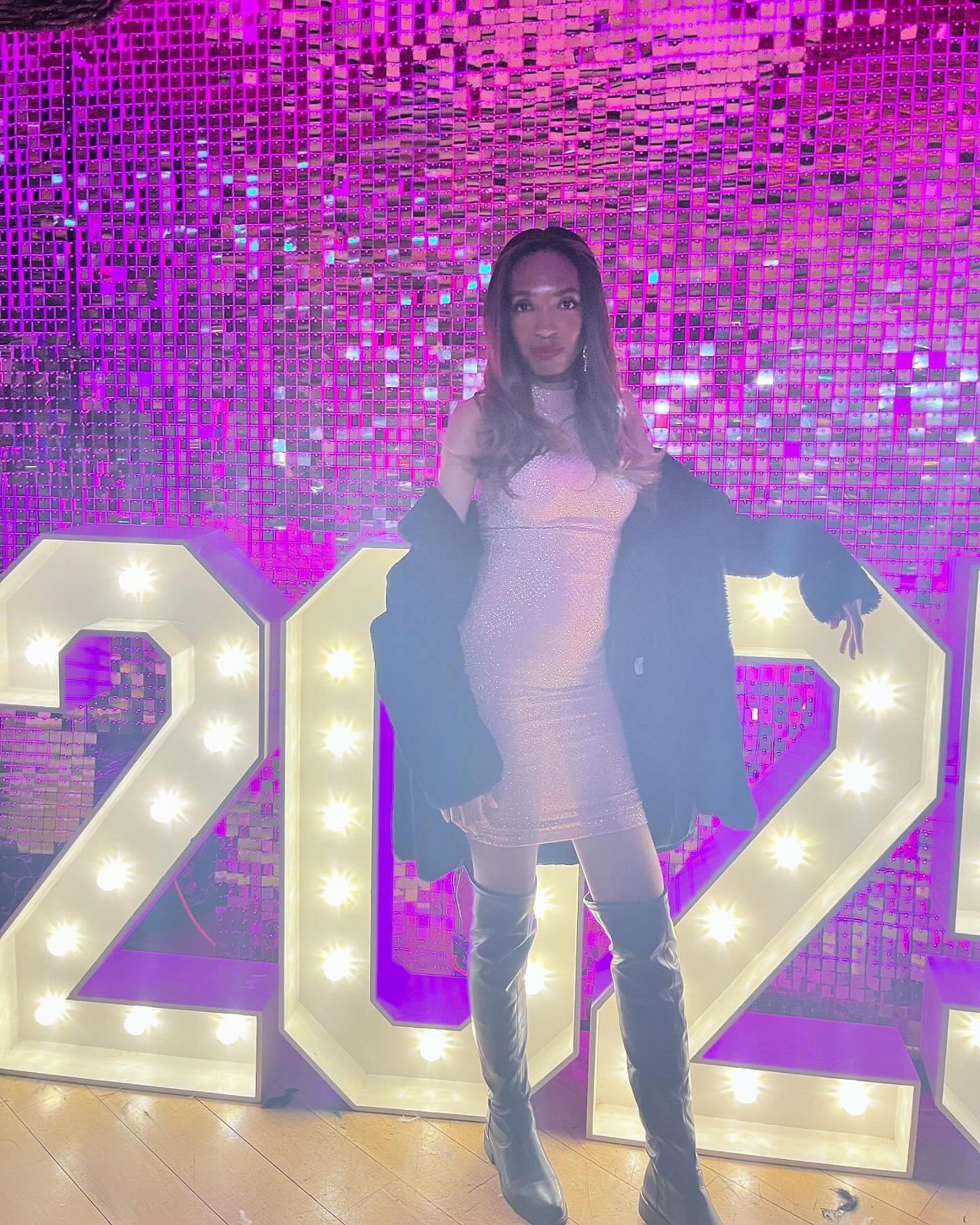 Happy 2025! 
.
.
#audlangsyne #nye #nye2025 #newyears #newyear2025 #blessingonblessings for all my #artlovers and #artenthusiast