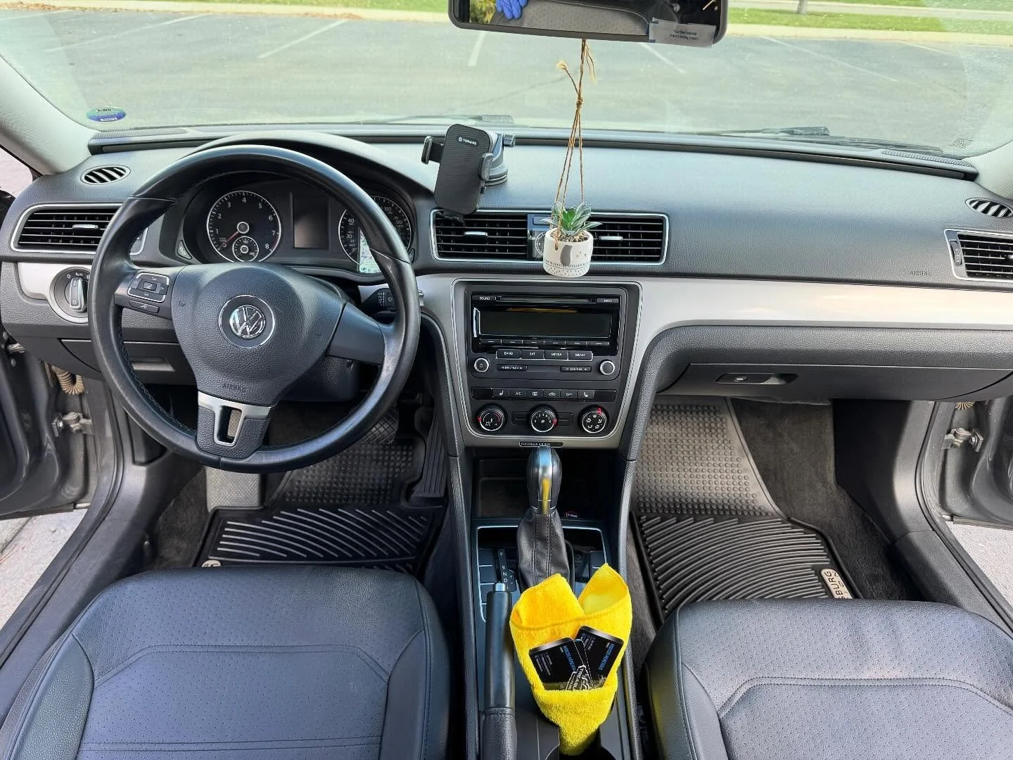When your car doubles as a mobile barn 🐴🌾 - no problem!

This local veterinarian&rsquo;s ride was packed with hay from nose to tail but we got it looking ✨like new✨ again

Treasure Valley Mobile Detail - cleaning up after Idaho&rsquo;s hardest work