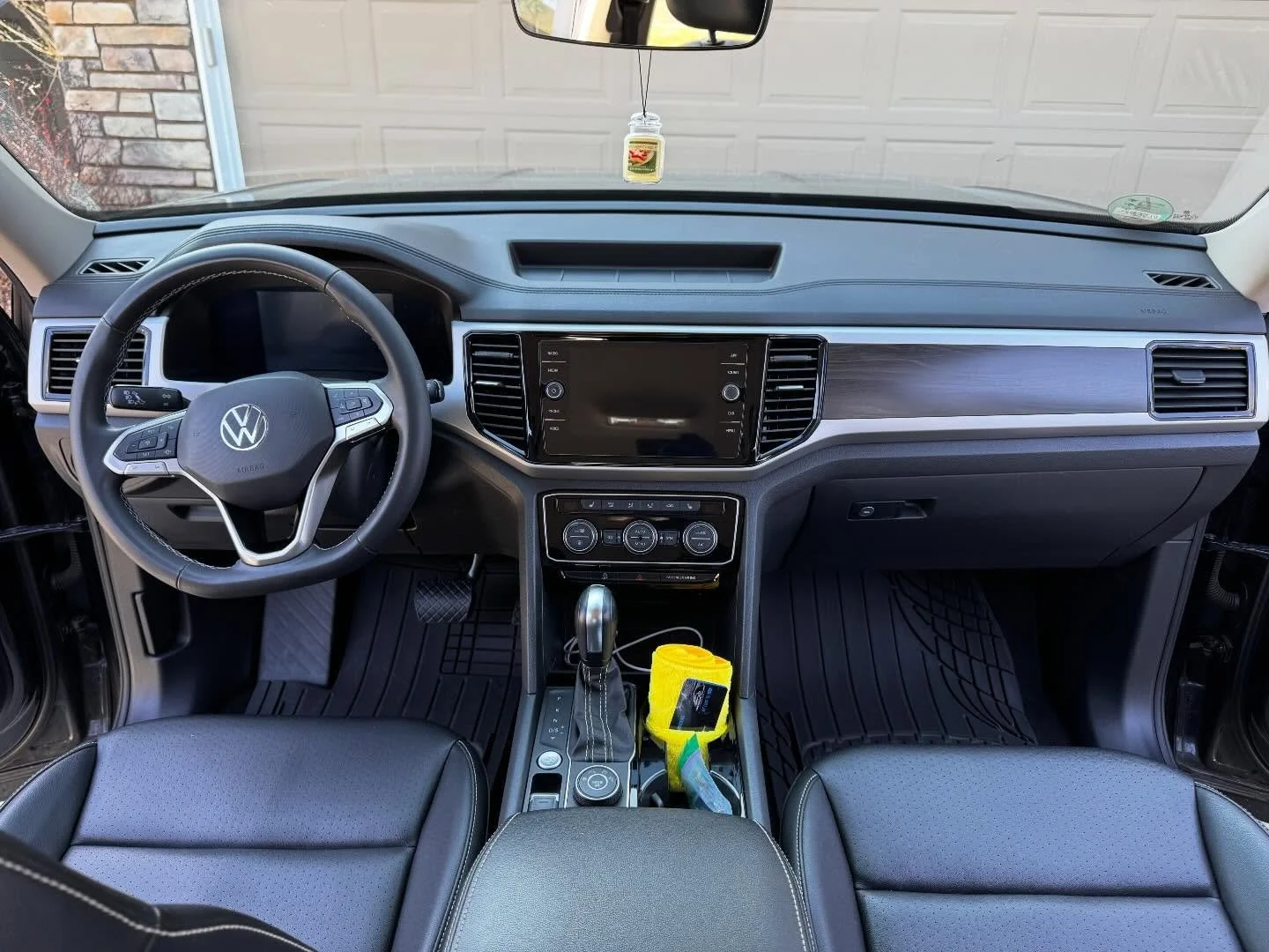 Return customer called us out to get her car looking ✨like new✨ again. 
Thank you so much @samanthah_ll for your continued support!