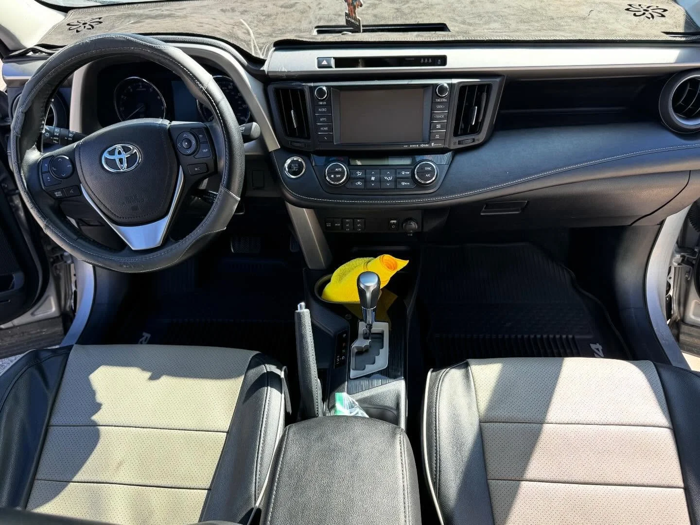 This customer found us on Reddit and called us out to get their car in tip top shape for it to be sold! 
Got through some dog hair and got this RAV4 looking ✨like new✨ again