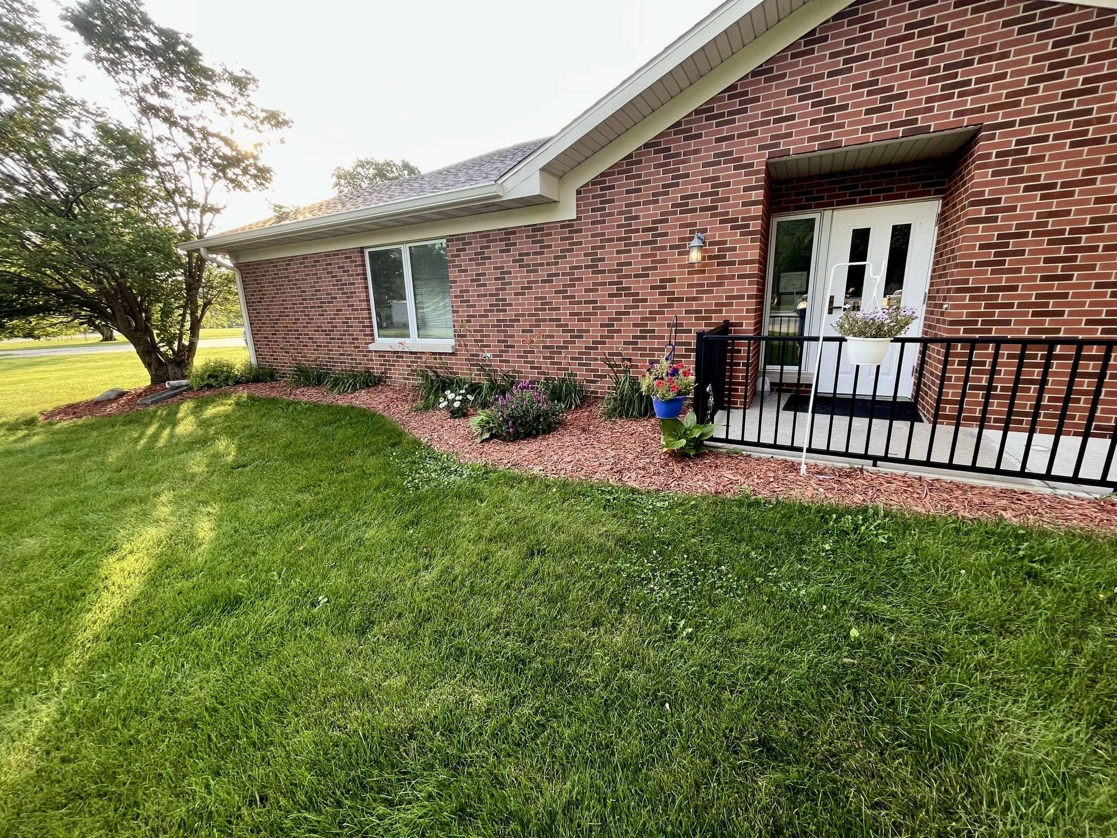 mulch landscaping adel waukee