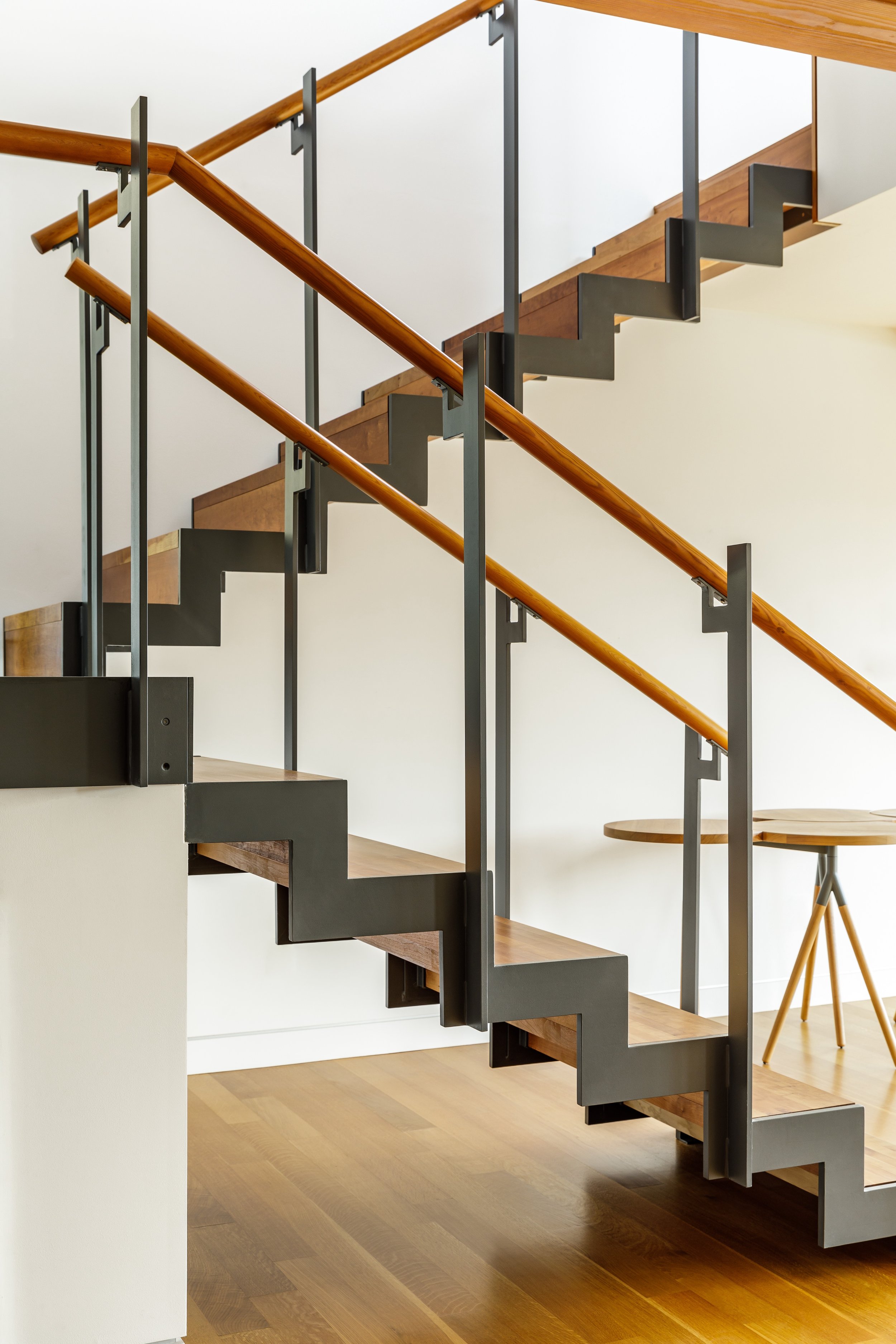 11 SoamesPoint-8578_Staircase_NoLightFixtures_©LukePotter_HighRes.jpeg