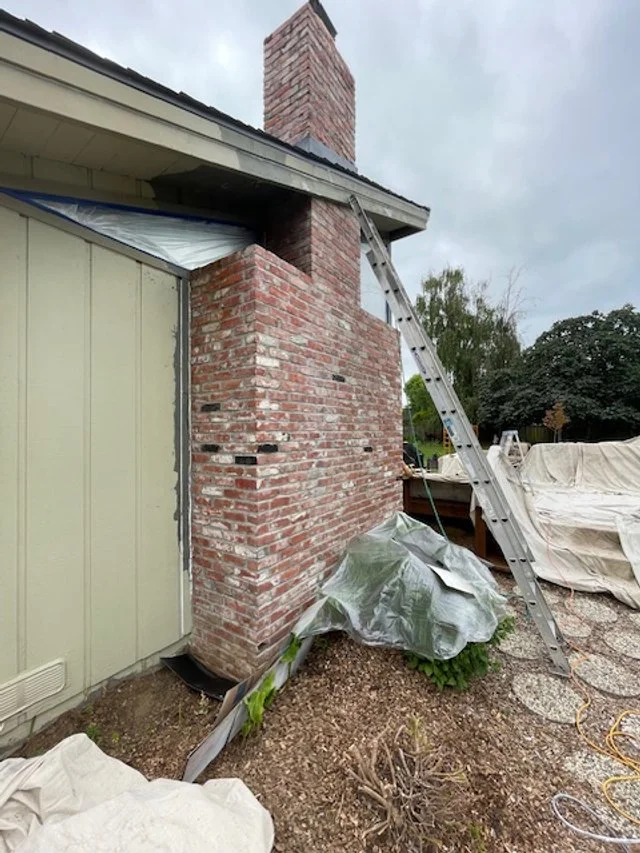 fireplace before.jpg