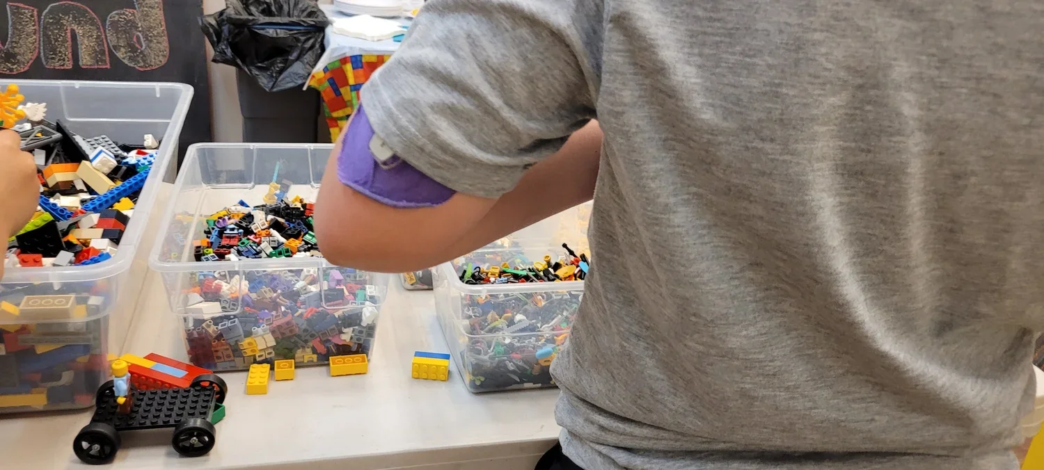 Buddy Building at Bricks &amp; Minifigs
