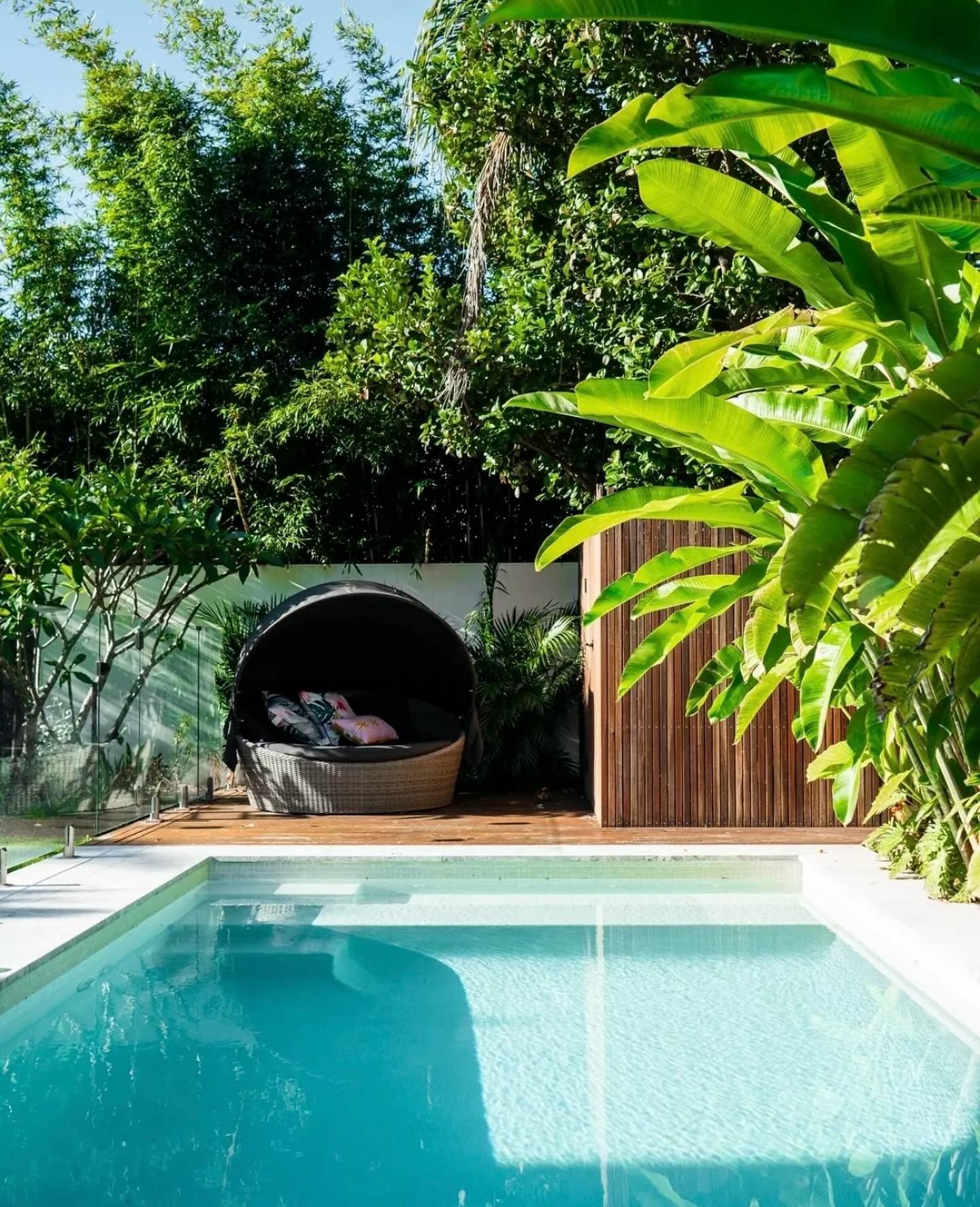 &bull; p o o l s i d e &bull; 

Building @hmsprojects 
Plants @exotic_nurseries 
Pool @crystalpoolsaustralia 

Landscape design &amp; construction by 👋🏻

-
-
-
-
-
#pool #poolside #sydney #landscaper #northernbeaches #northernbeacheslandscaper #hel