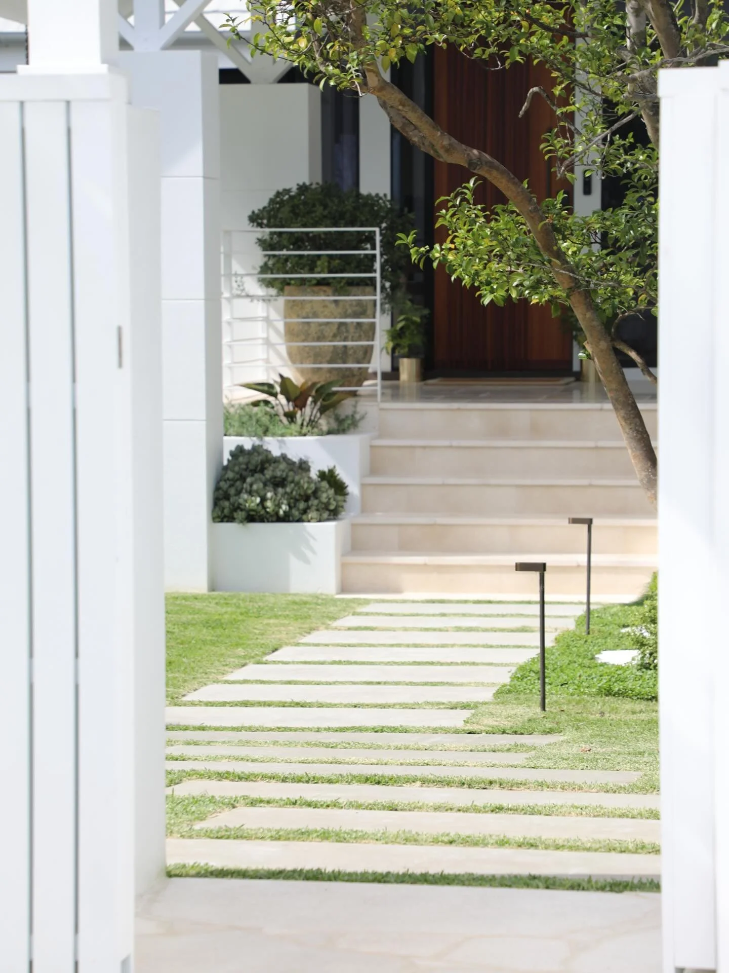 • Eye of the entrance • a focal point creates a view beyond the immediate entrance, essentially creating a sense of depth and intrigue, drawing people further into the garden. 
Design @spacelandscapedesigns 
Landscaping by 👋🏻
