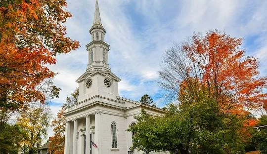 An image of the town hall located in Lexington, MA
