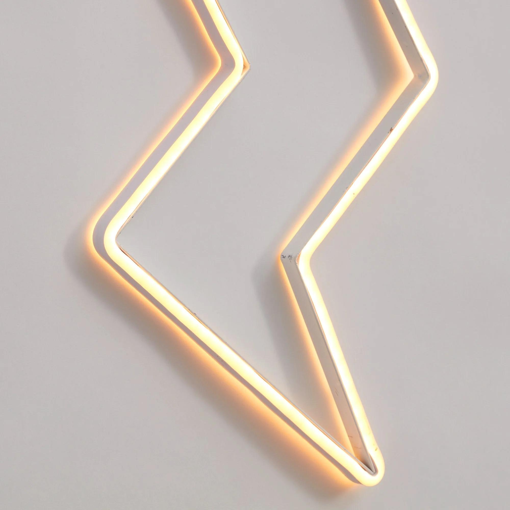 PBT-Micro-Neon-Lighting-Bolt-Light-White-SILO-Detail.jpg