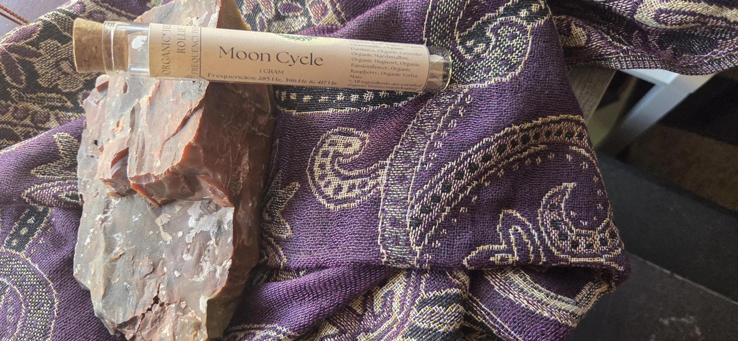 Moon Cycle - Herbal Rollie