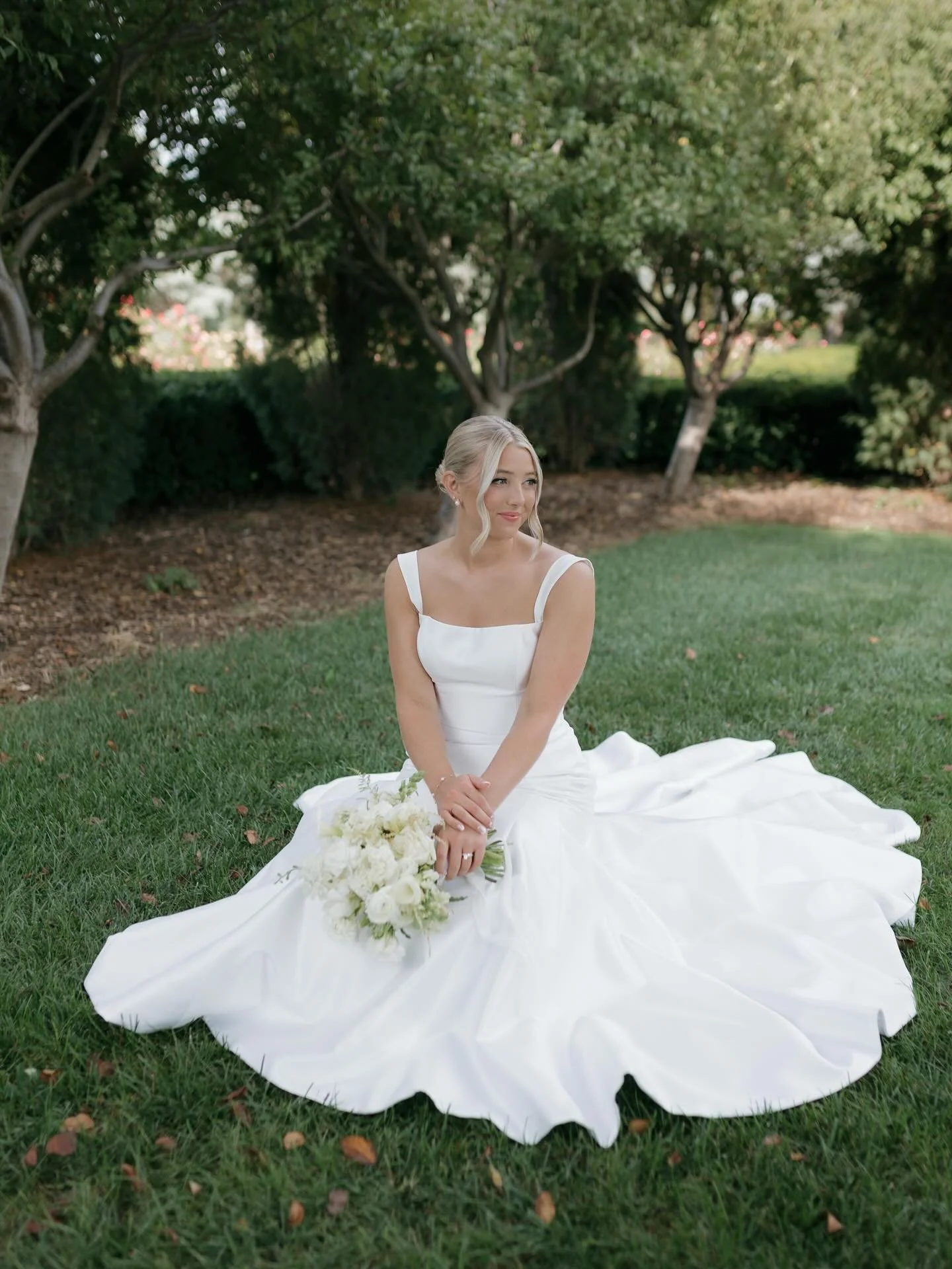 I can&rsquo;t get over this photo. 😍 Kynzi was the most stunning bride. Her all-white bouquet with soft textures created a whimsical look while still keeping everything elegant.

Just a girl &amp; her bouquet 🤍 

📸 @megandaveyphotography