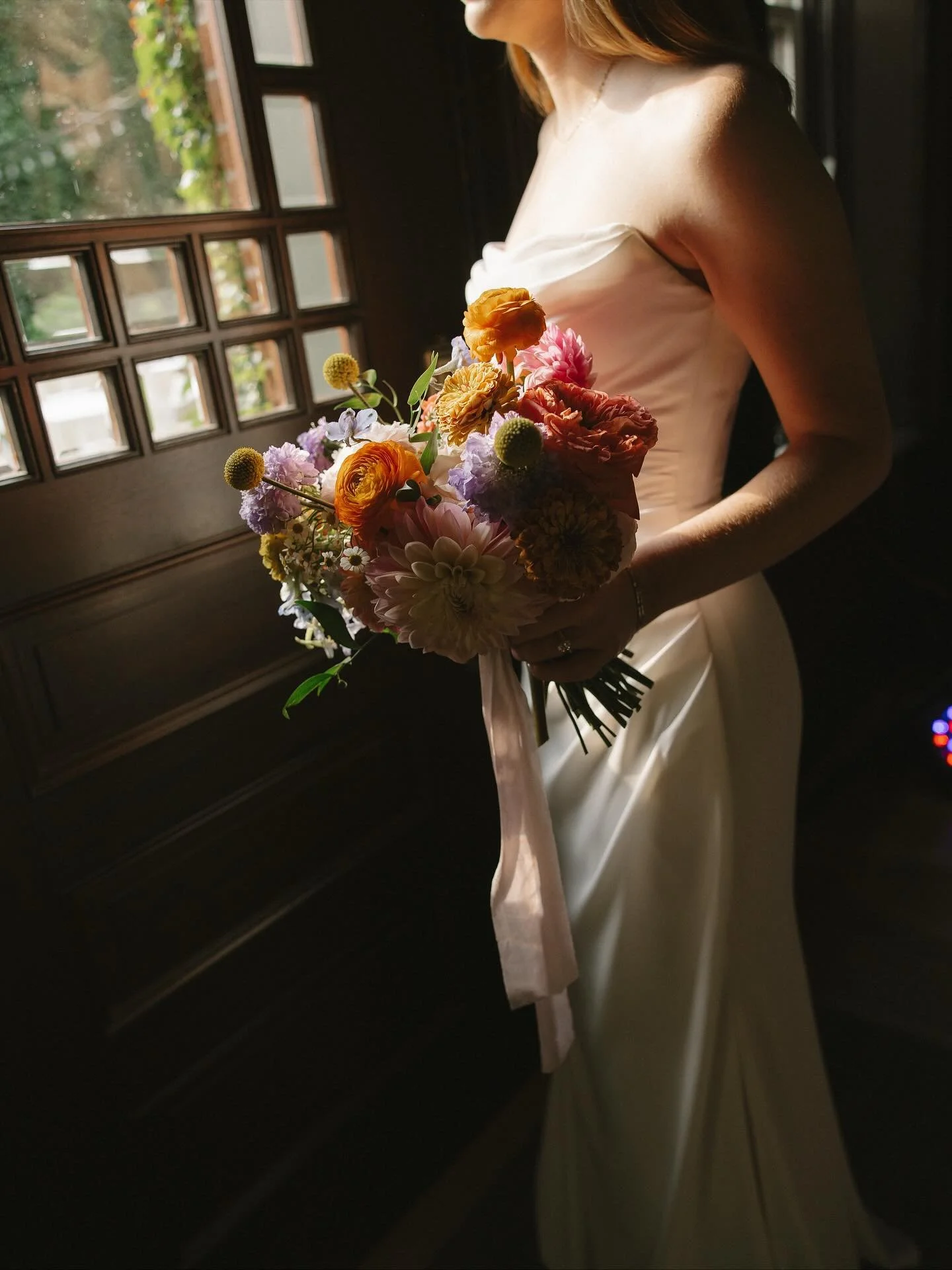 She is that girl ✨

📸@alexafrancophotography
Venue @lucilesoldmarket

#weddingday #omahaweddings #weddingfloral #nebraskaweddingflowers #omahaflorist #nebraskaflorist