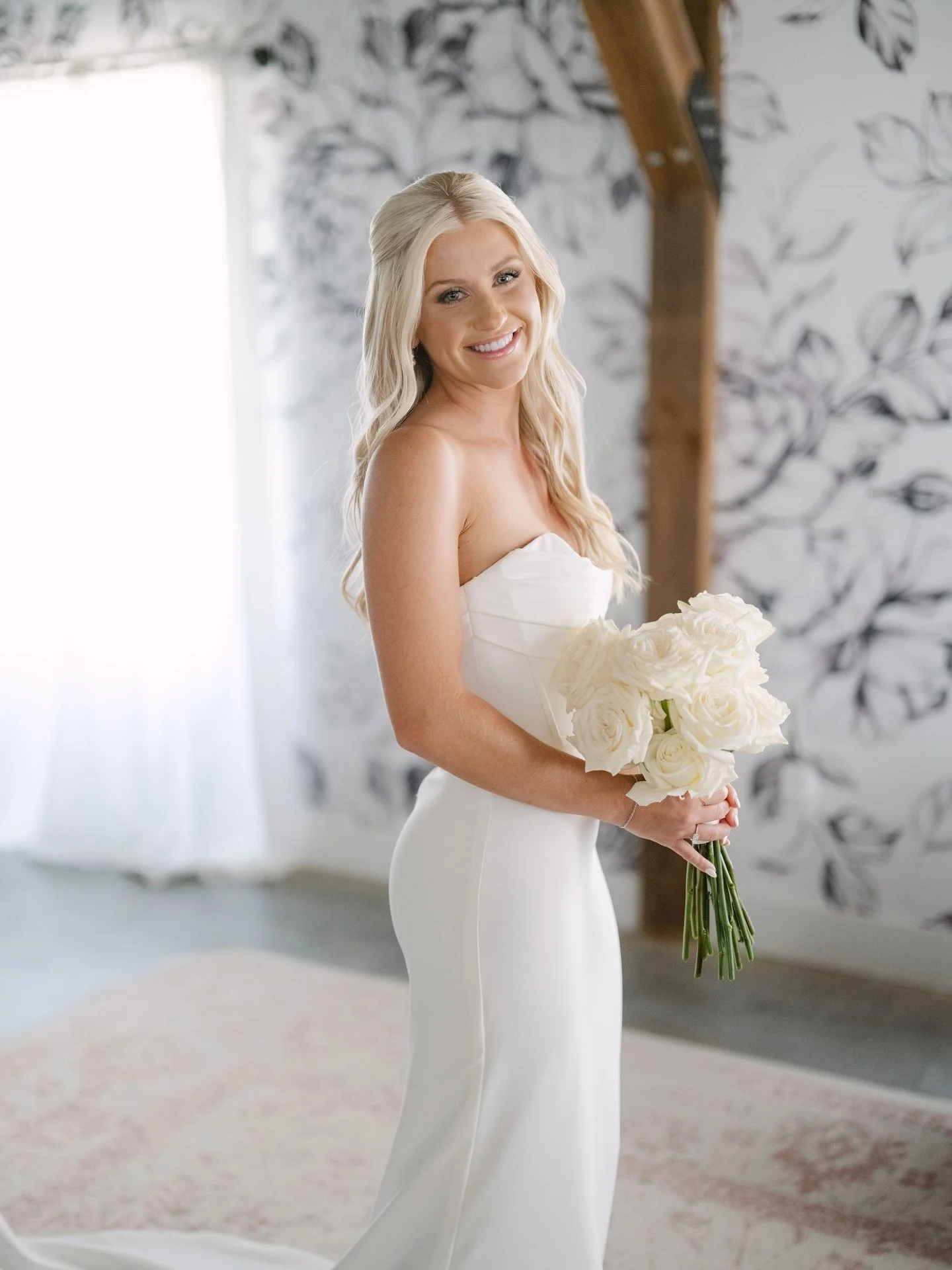 There&rsquo;s something about an all white bouquet that just hits 

🤍🤍🤍🤍🤍🤍🤍🤍🤍🤍🤍

Sidney &amp; her bouquet needed a permanent spot on the gram 🥰

Photography:@jessicablex 
Videography: @lucyschwartzvideography
Dress: @rhylanlangbridal
Alte