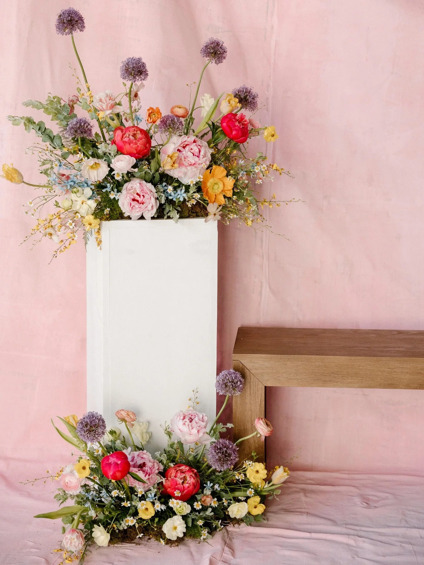 Dreaming of Spring 💕💘🌷🌼🦋☀️

📸 @paigelee_photography @inthemoment.creative 

#springflowers🌸 #weddingday #weddingflorals #springwedding #omahaweddings