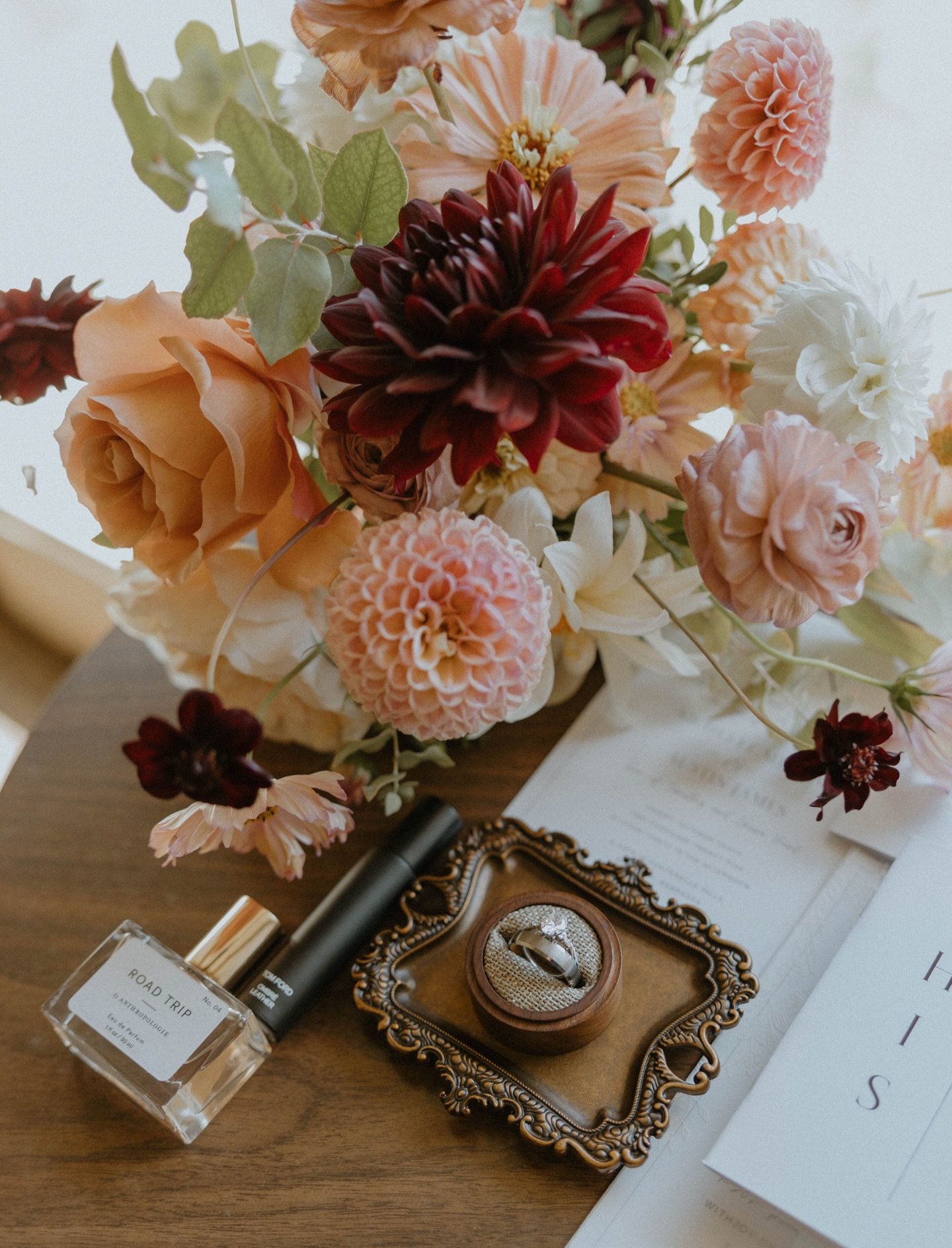 This flat lay needed it&rsquo;s own moment 
💐🕊️✨💍

📸 @mnpphotoss 

#wedding #weddinginspo #weddingflorists #omahawedding #nebraskaflorist