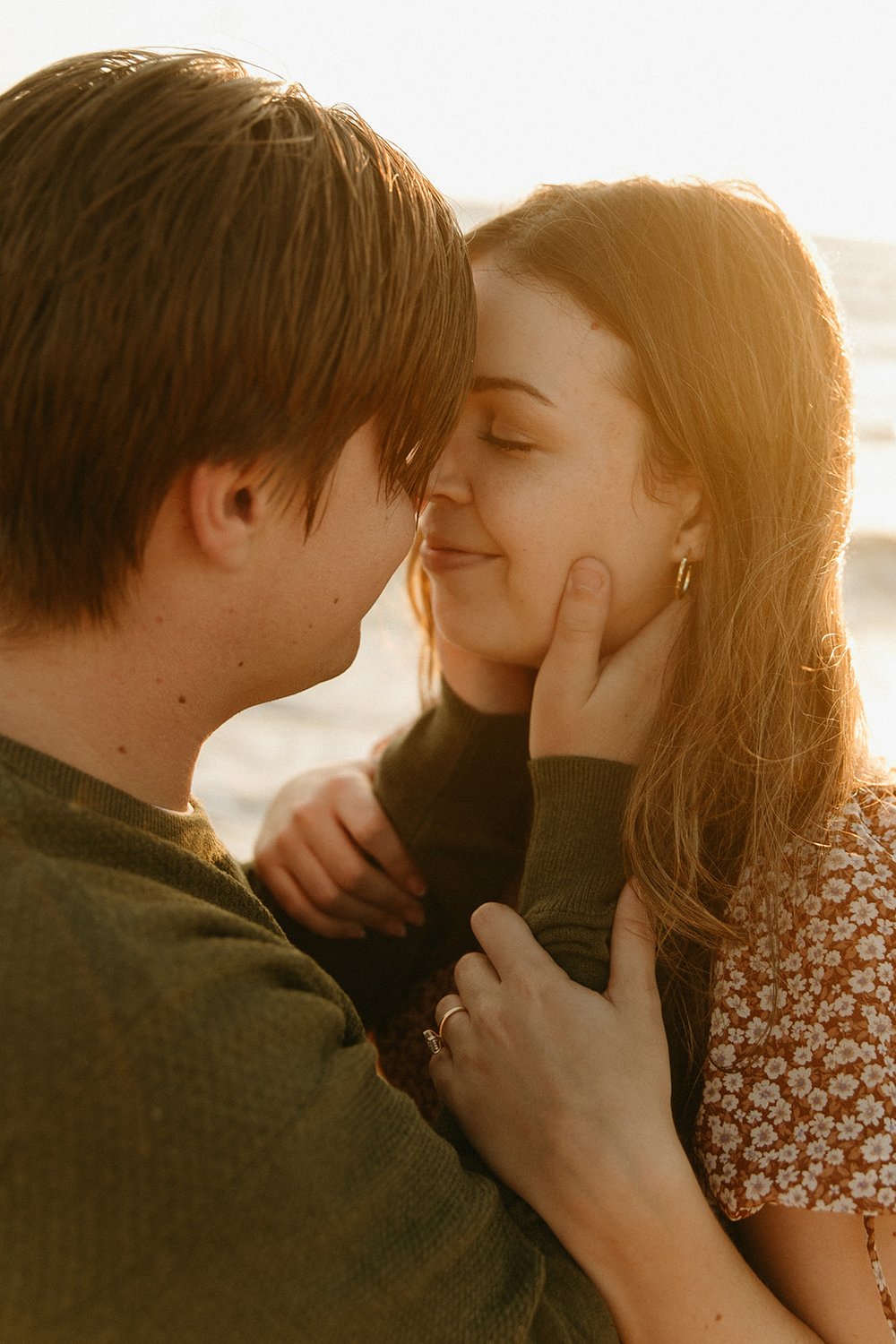 beach-engagement-photo-ideas