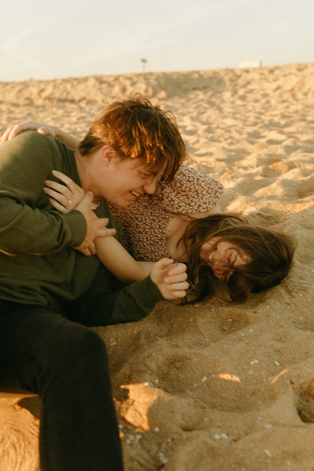 beach-engagement-photo-ideas