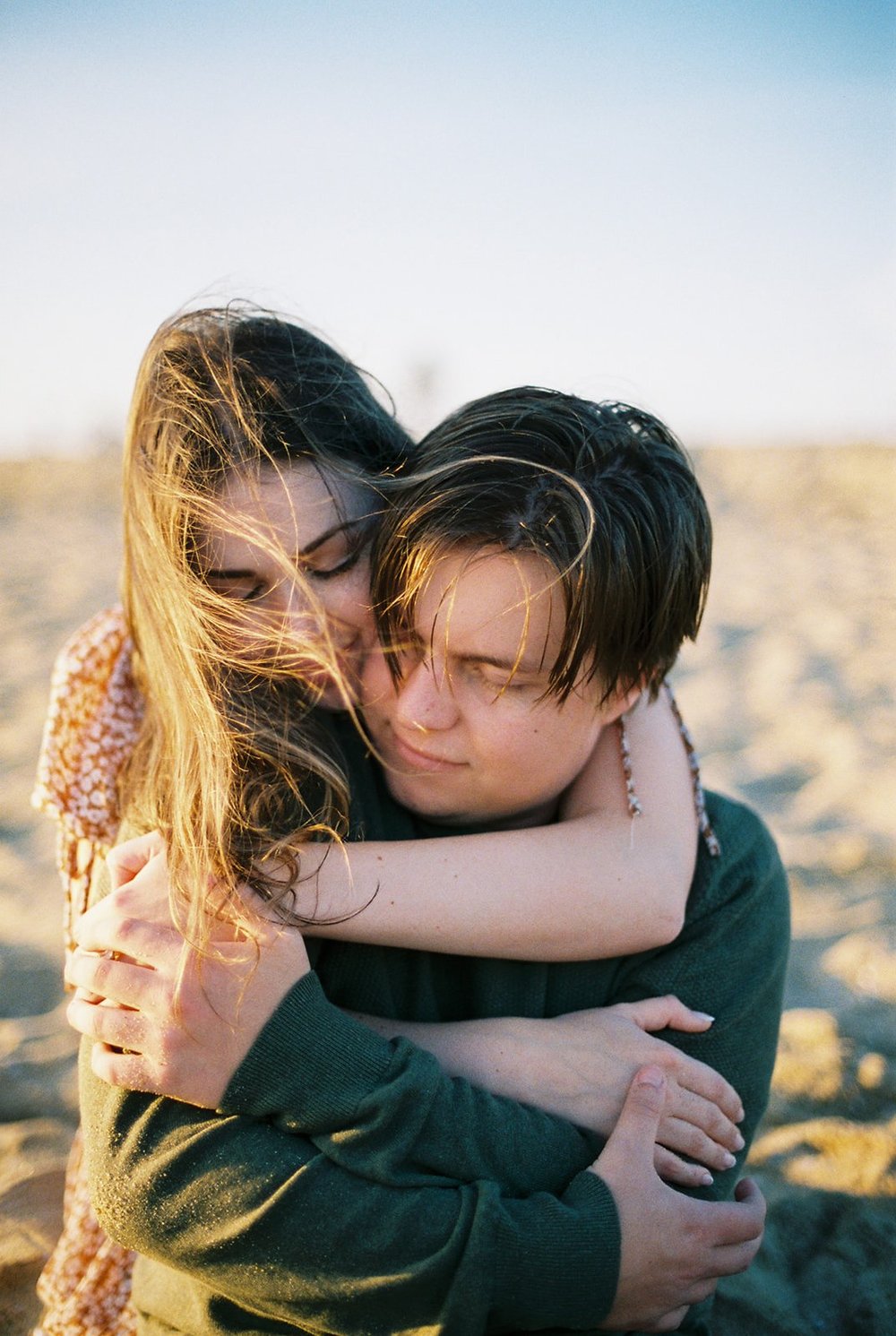 beach-engagement-photo-ideas