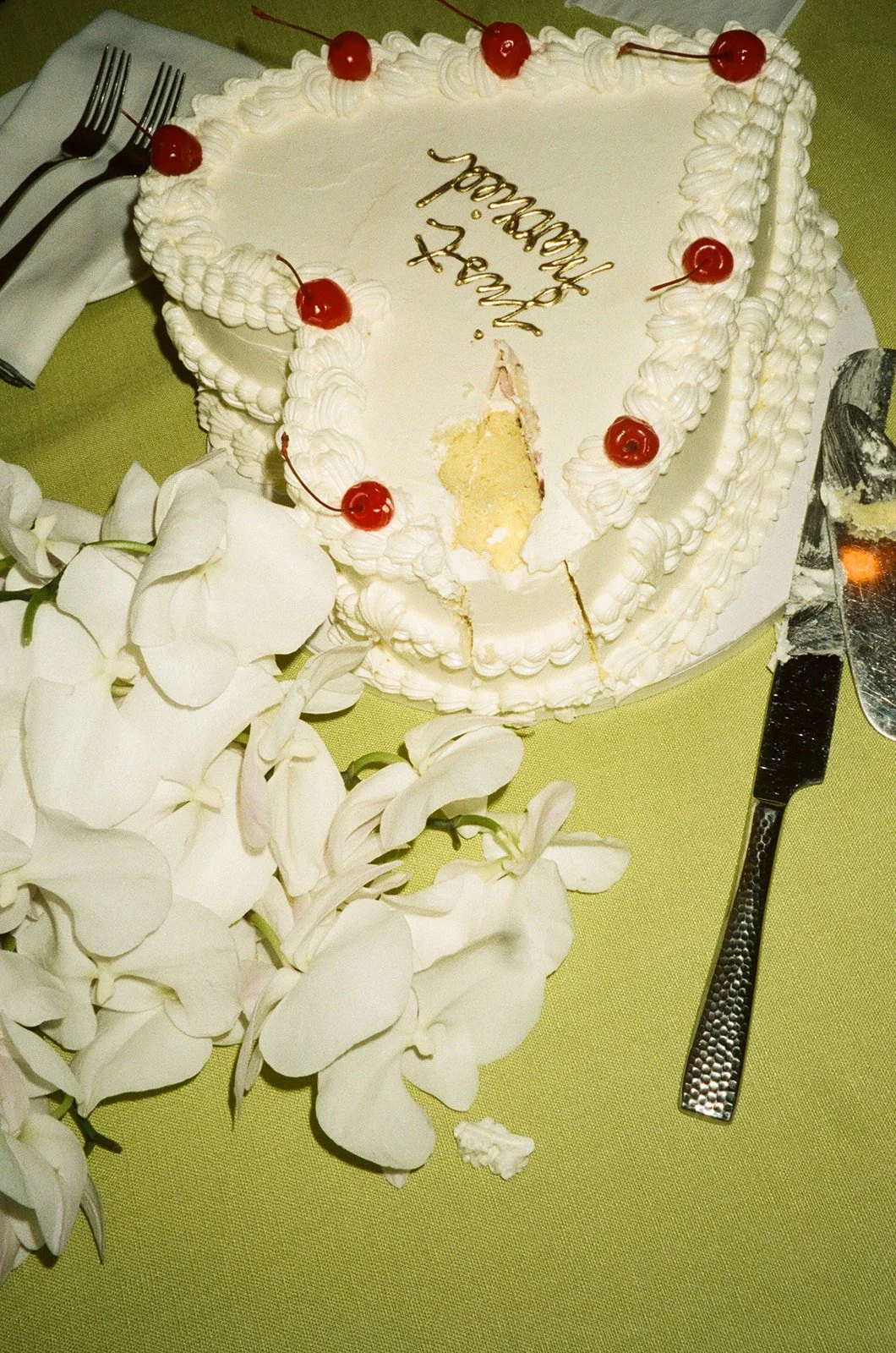 A vintage heart-shaped wedding cake
