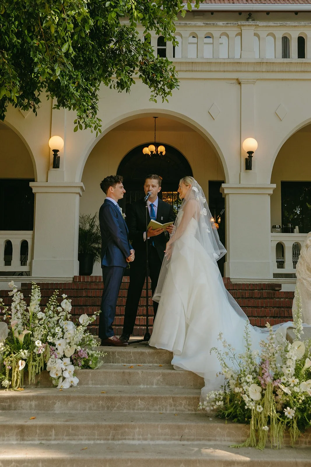 How to Plan a Super Stylish Wedding at an Estate Wedding Venue (The 2027 Guide)