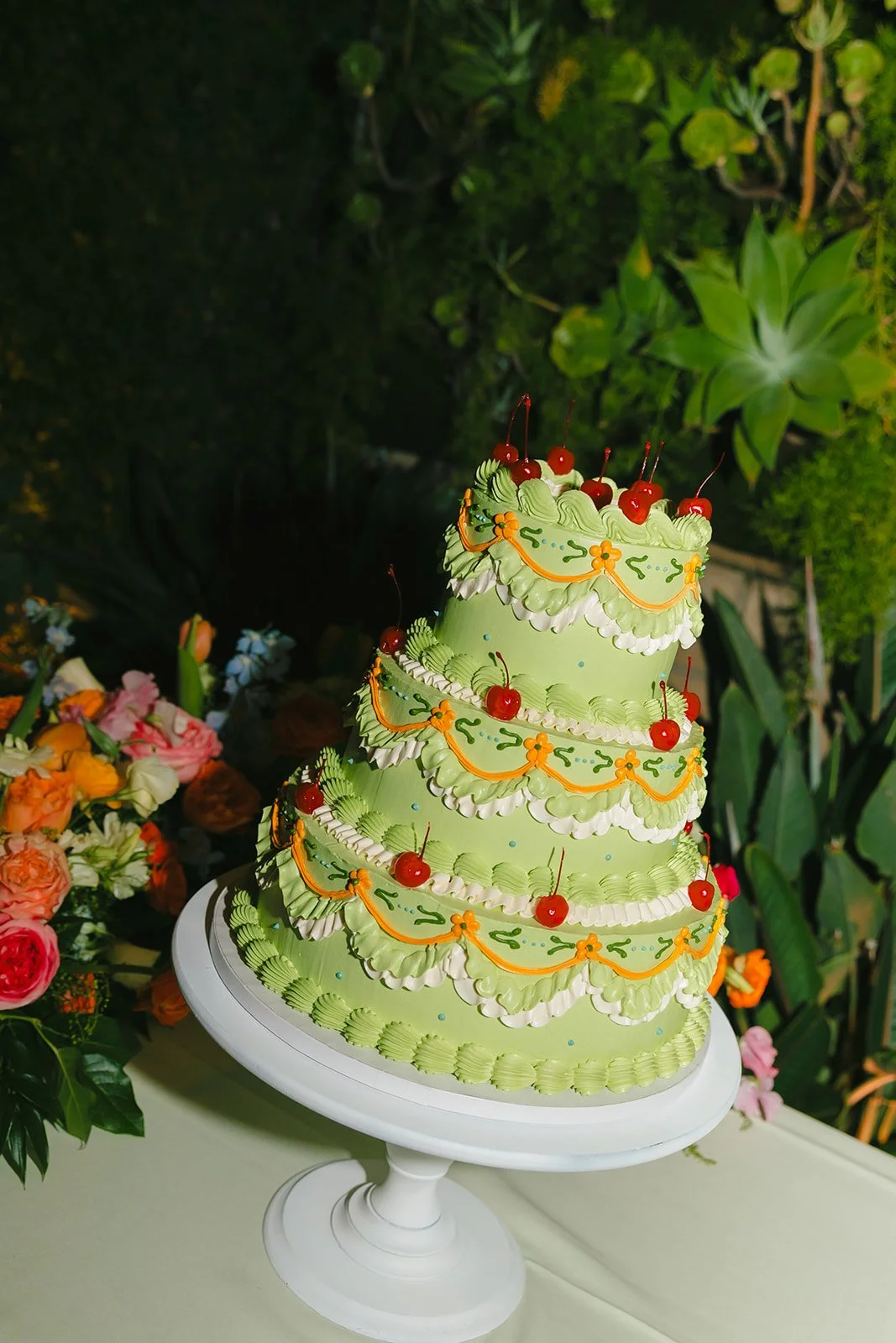 A green wedding cake 